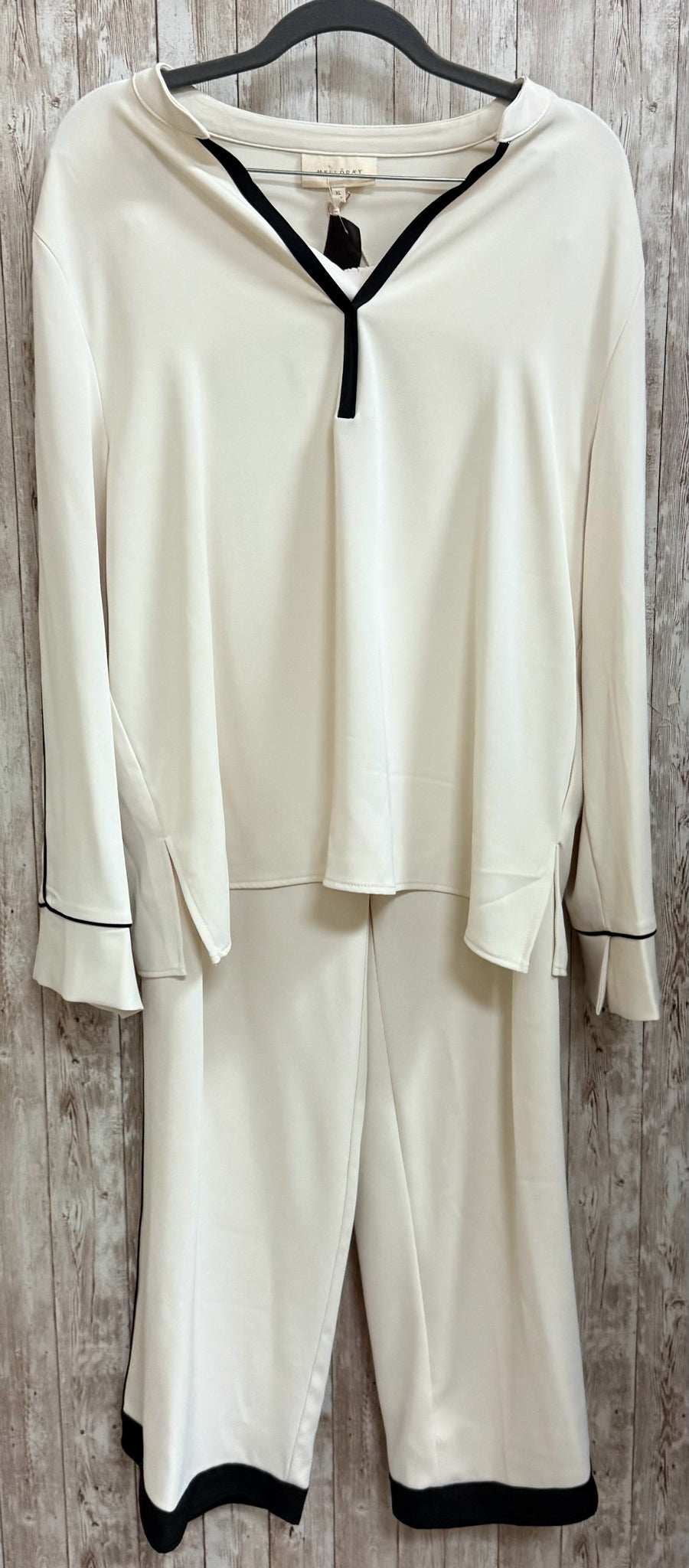 Size XL MELODY CREAM AND BLACK 2 PC PANT SET