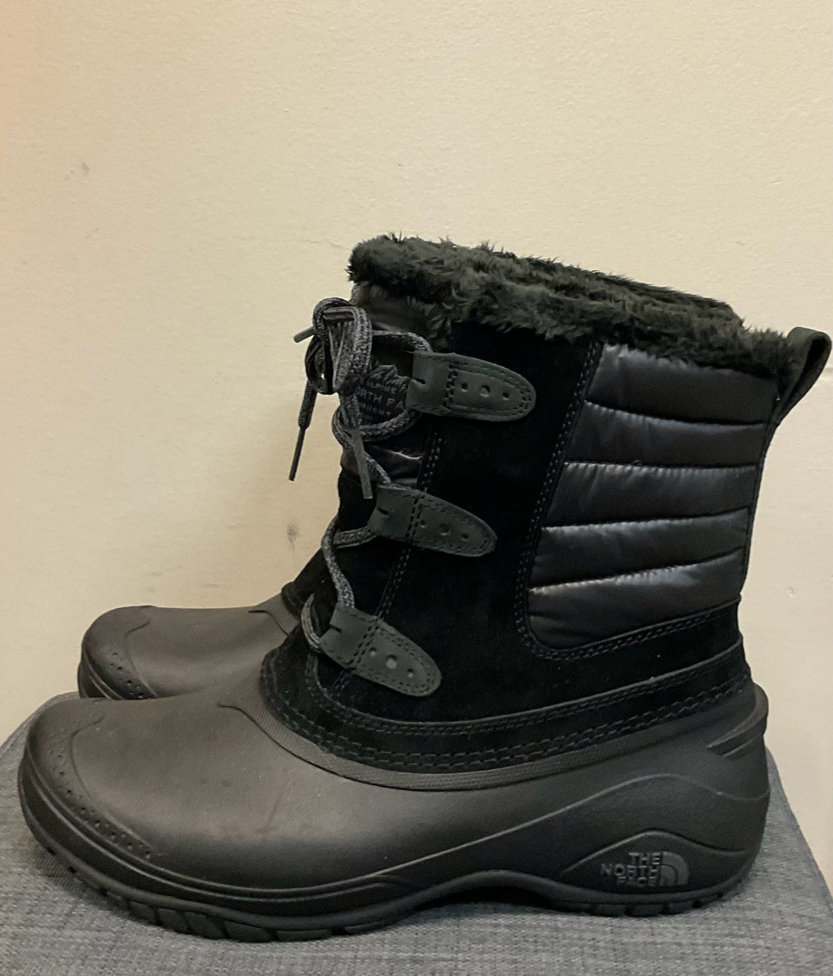 8.5 THE NORTH FACE Black Boots