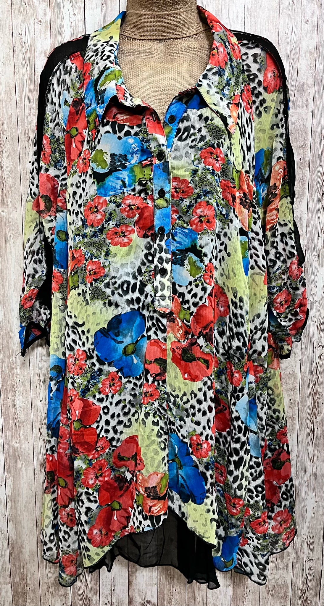 PRETTY ANGELS RED AND BLUE FLORAL Women Size XL Tunic