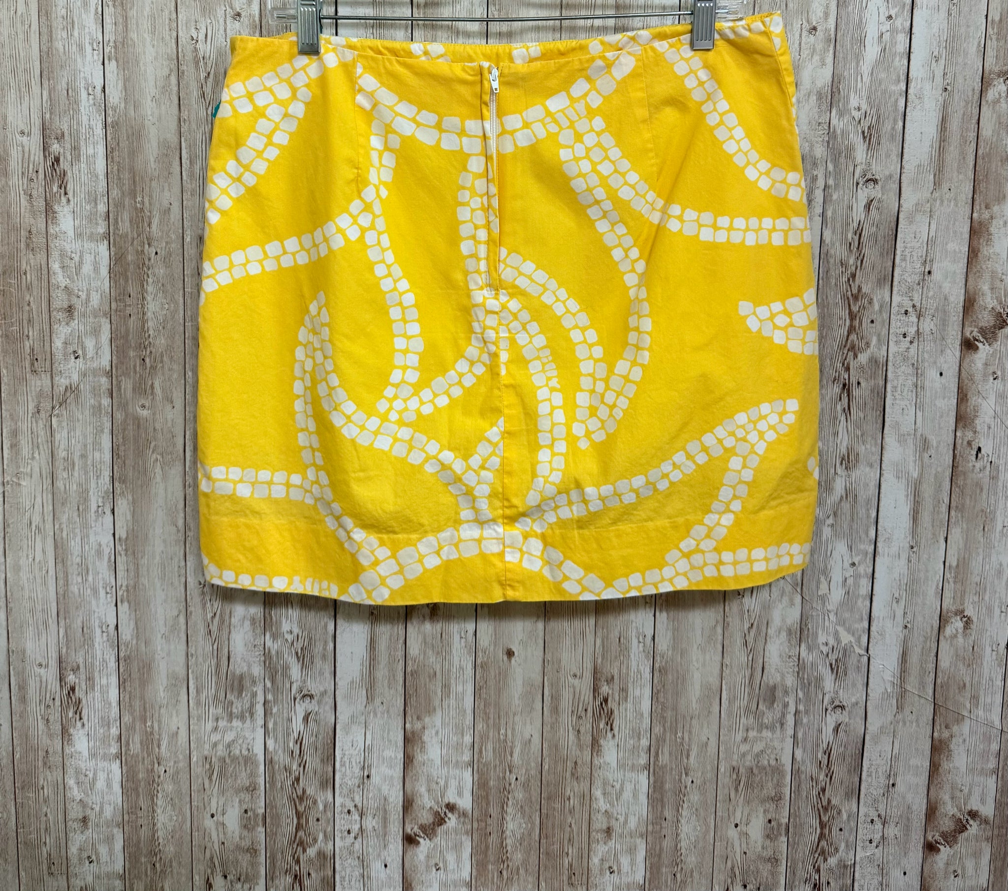 LILLY PULITZER Size 8 YELLOW AND WHITE skort