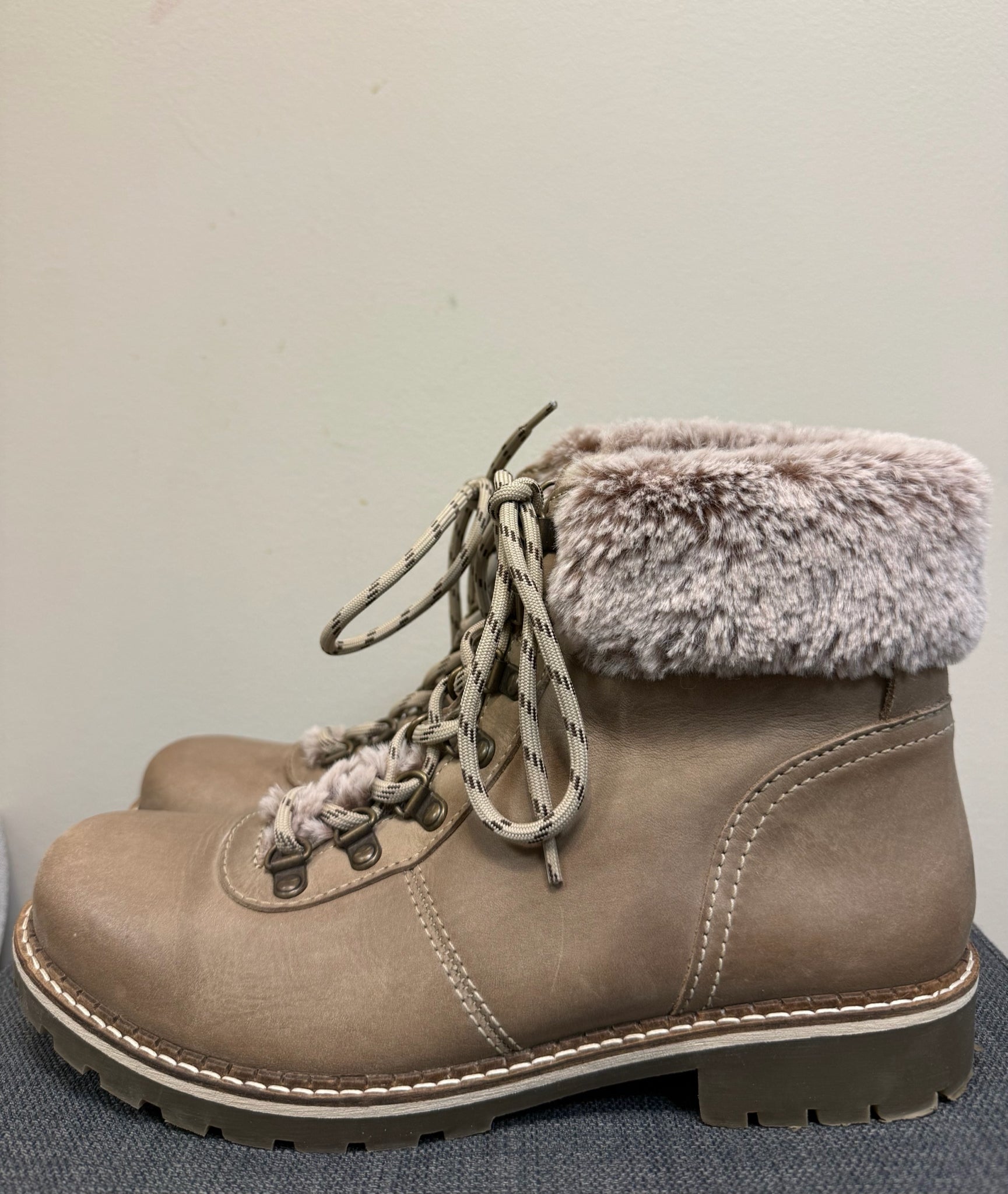 AVELLINI 8 Tan Boots