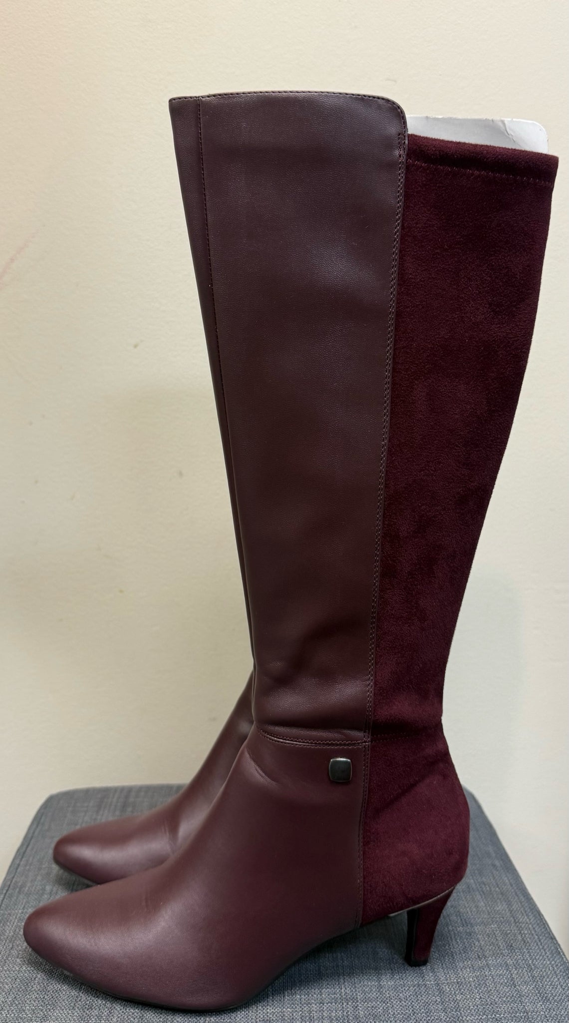 7.5 ALFANI Burgundy Boots