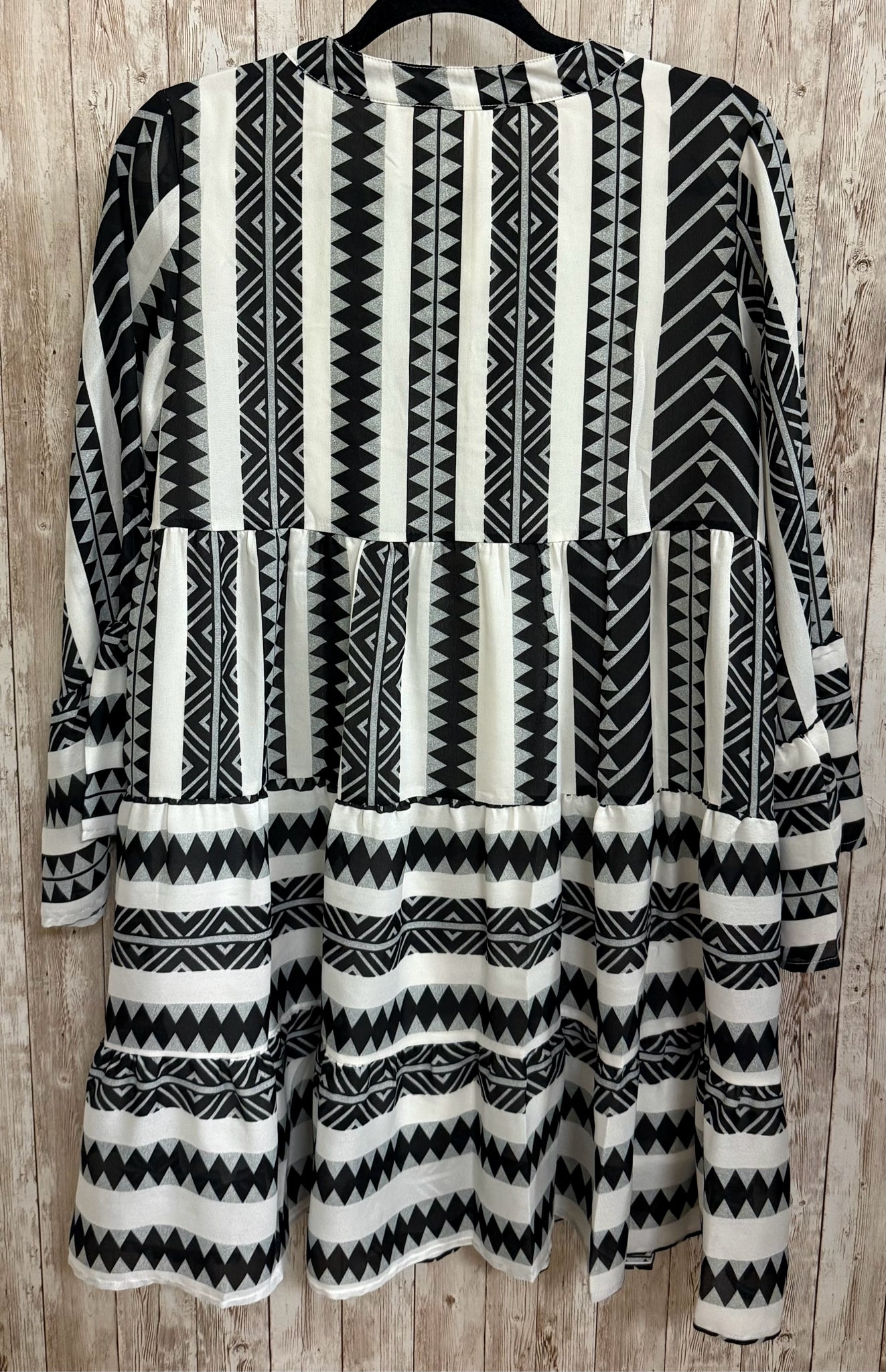 Size M NO DESIGN White and Black Dress