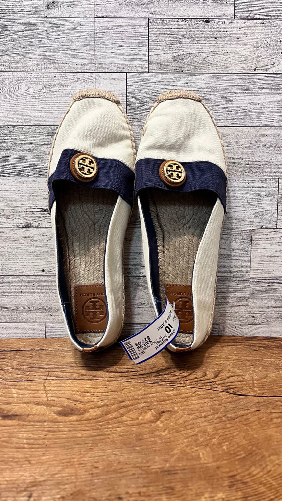 10 TORY BURCH BEIGE AND NAVY SHOES