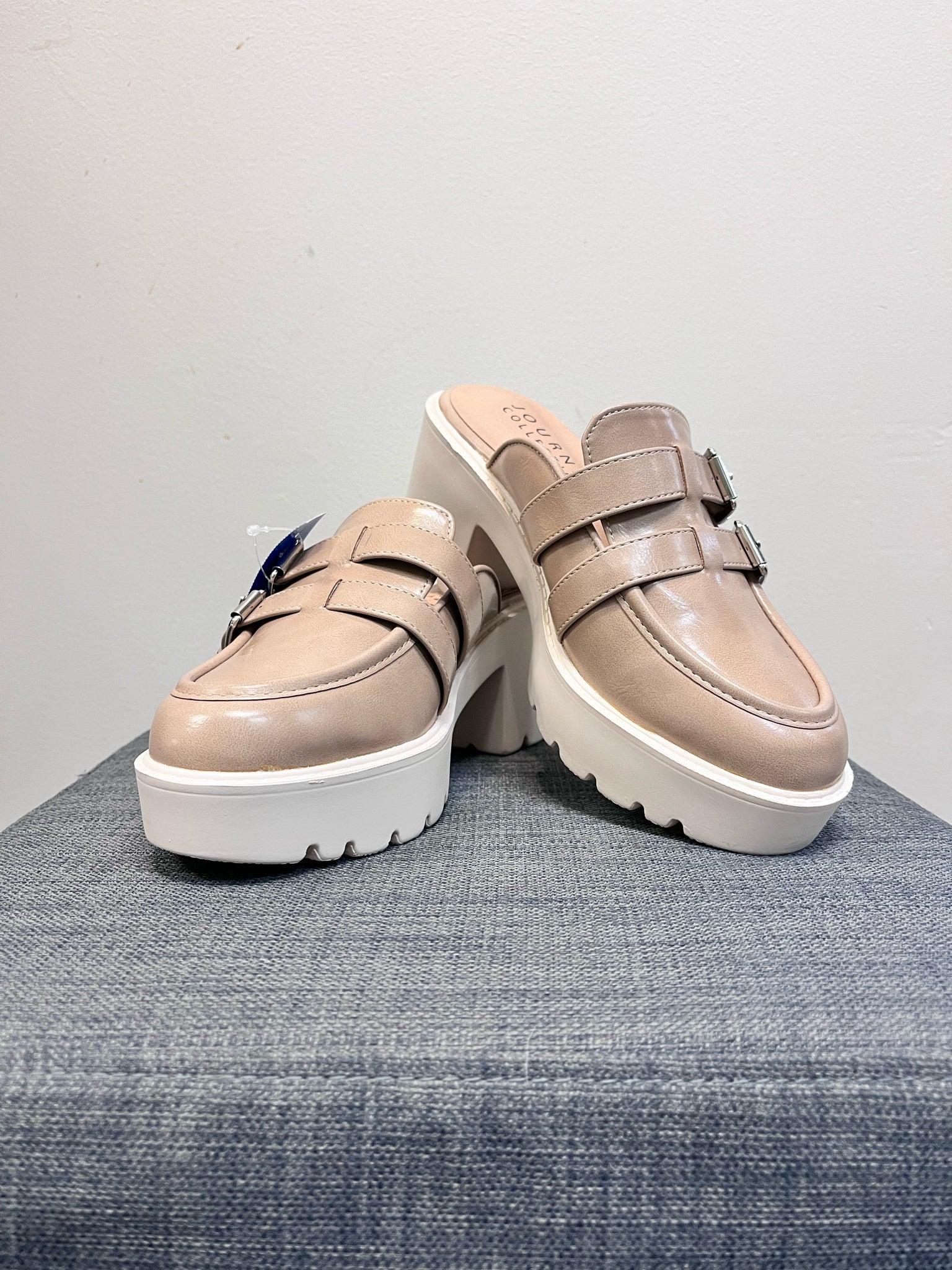 6 JOURNEE COLLECTION Tan SHOES