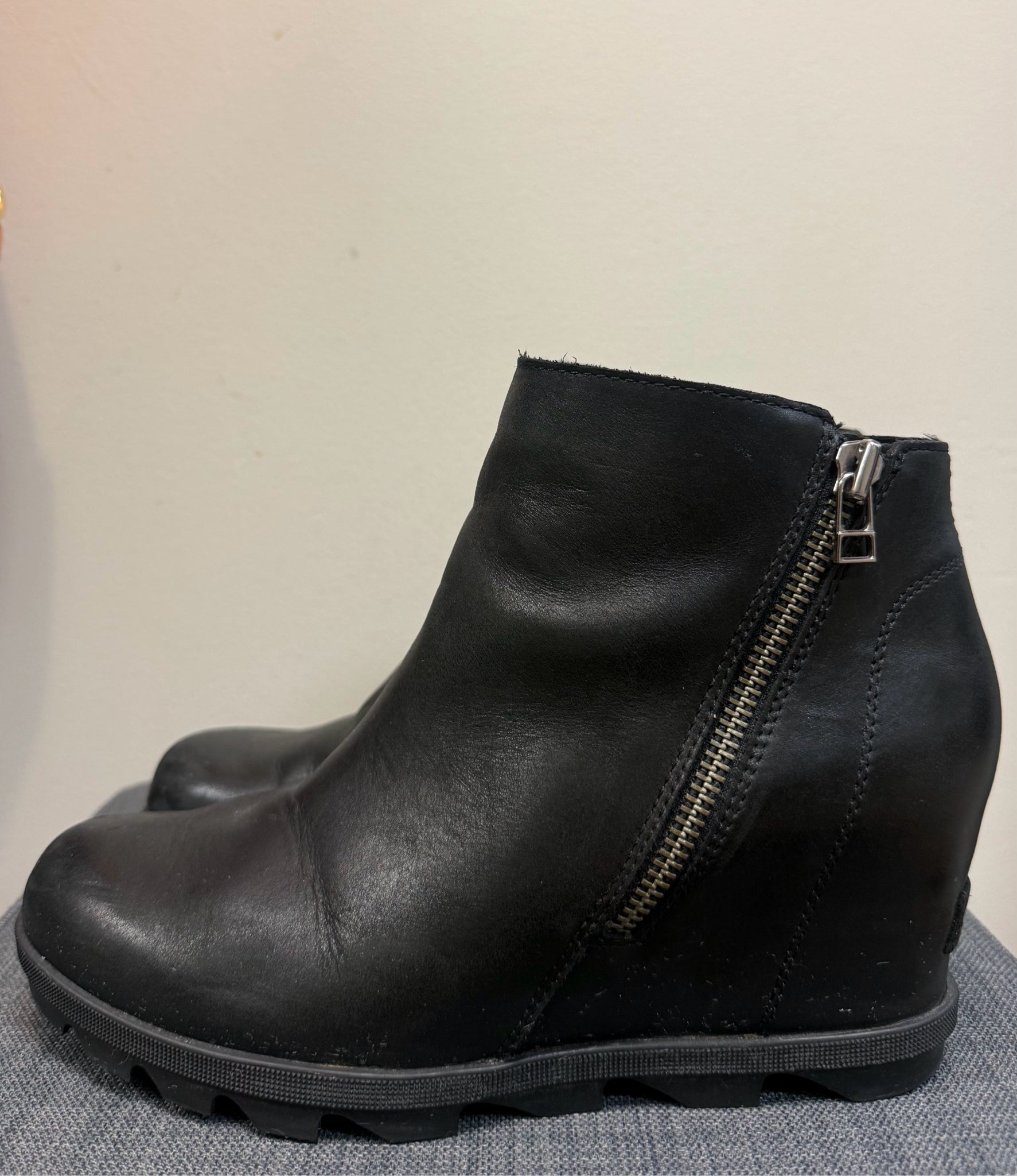 10 SOREL Black Boots