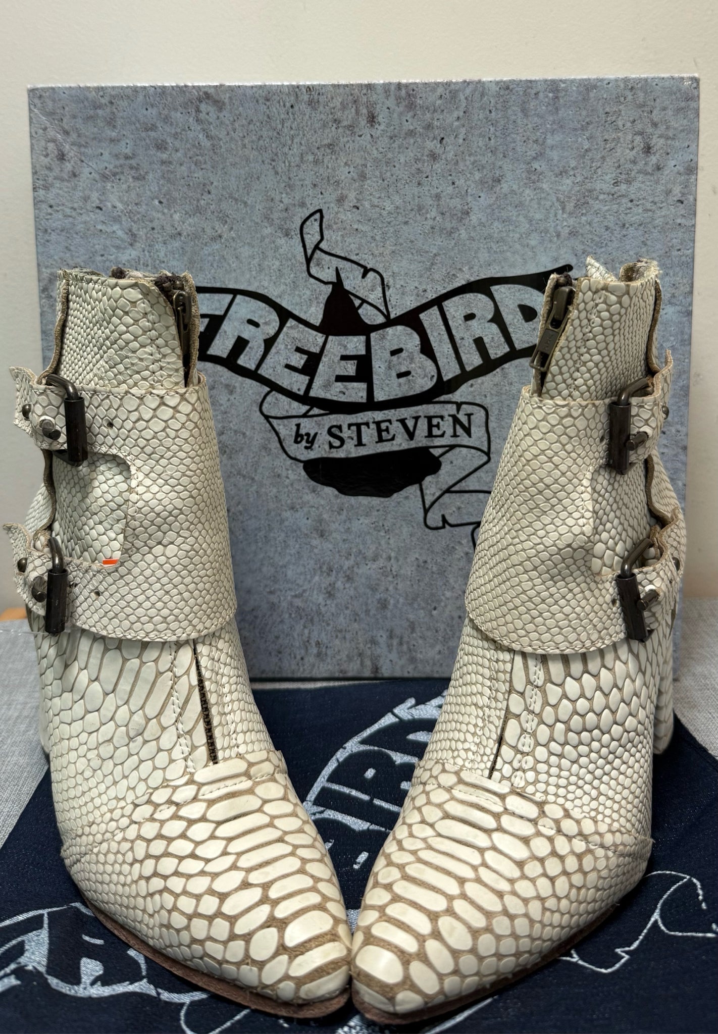 FREEBIRD 10 Beige Boots