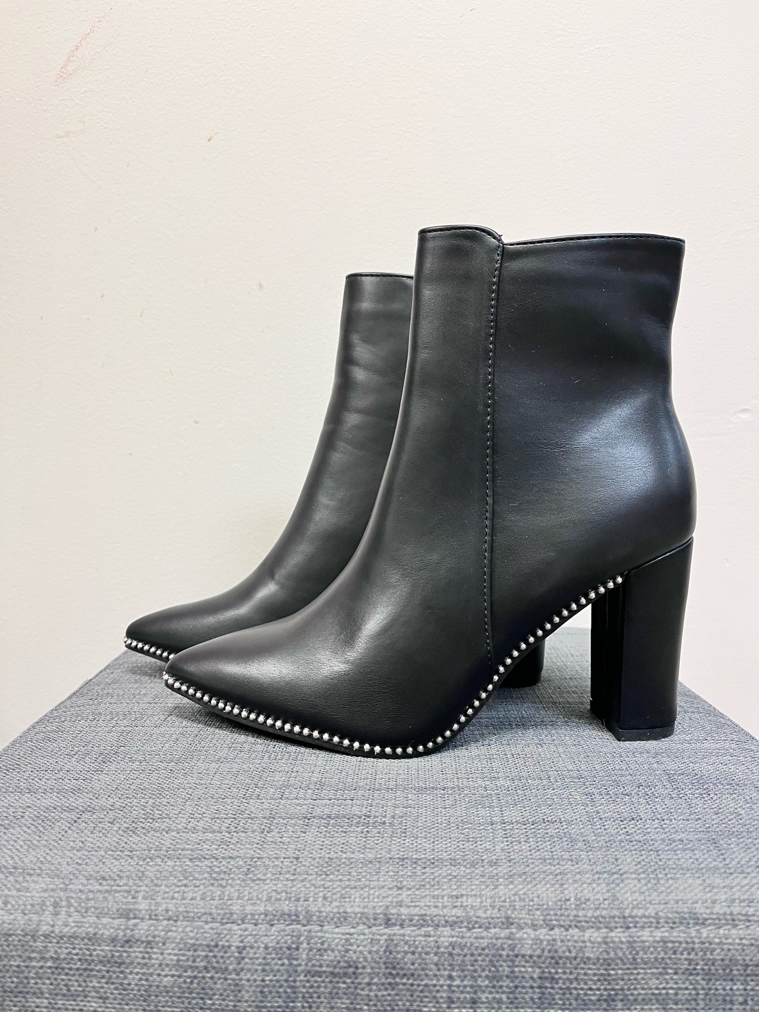 8.5 CATHERINE MALANDRINO Black Boots