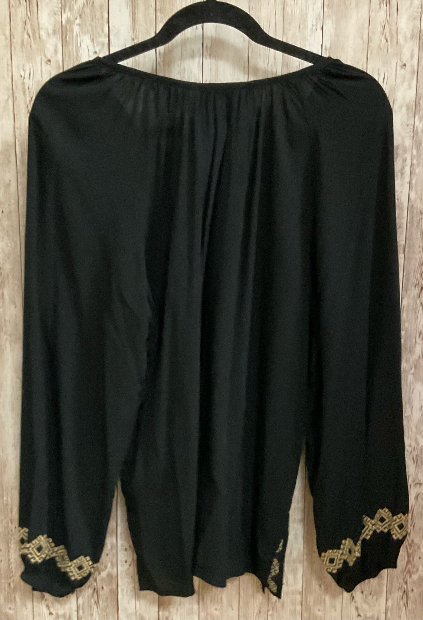 Size M PAPARAZZI BLACK FLORAL Top