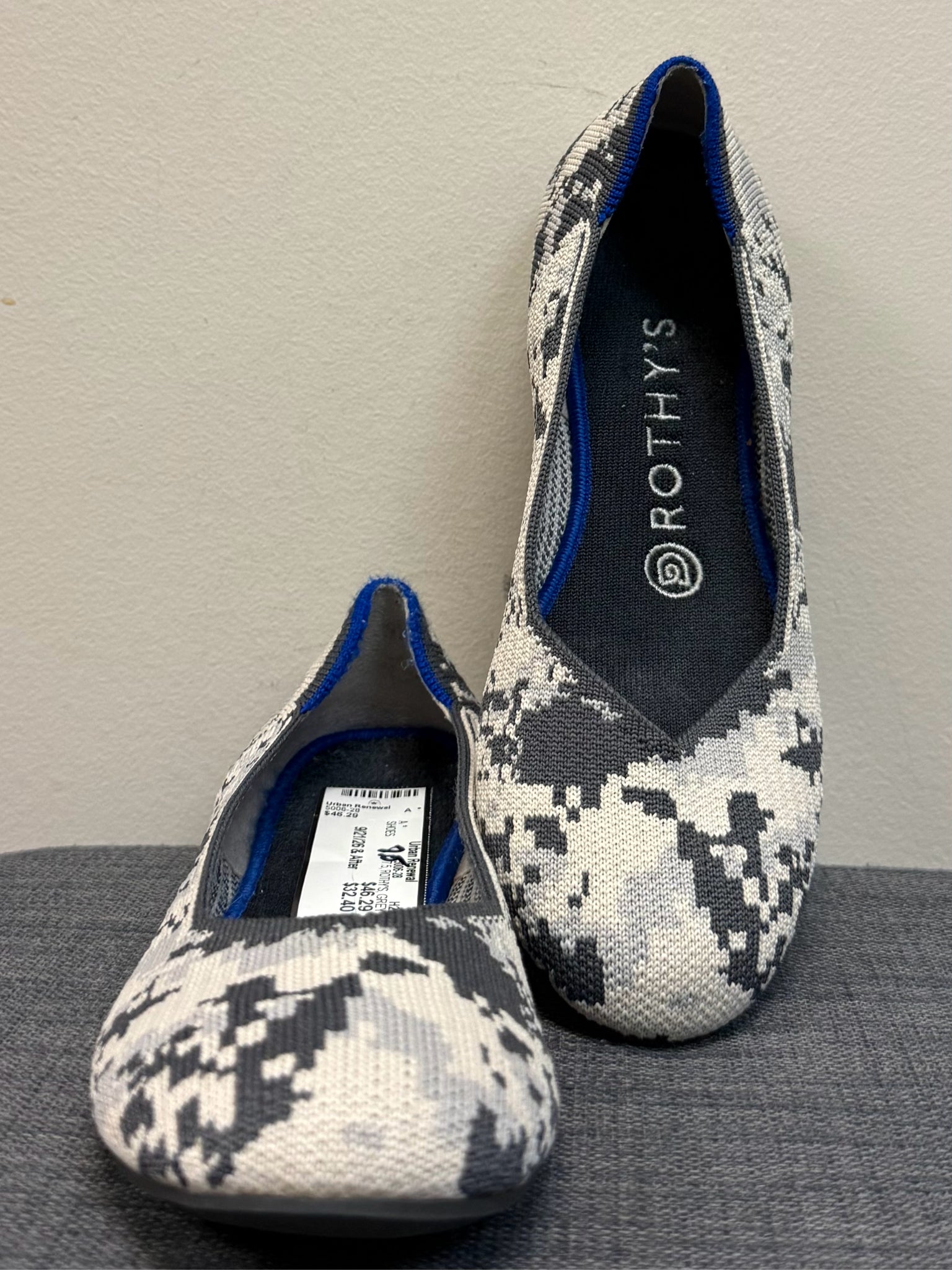 7.5 ROTHY'S GREY AND BEIGE SHOES