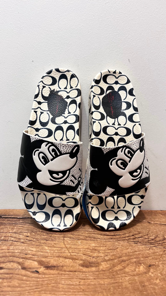 7 COACH BLACK AND WHITE Sandals