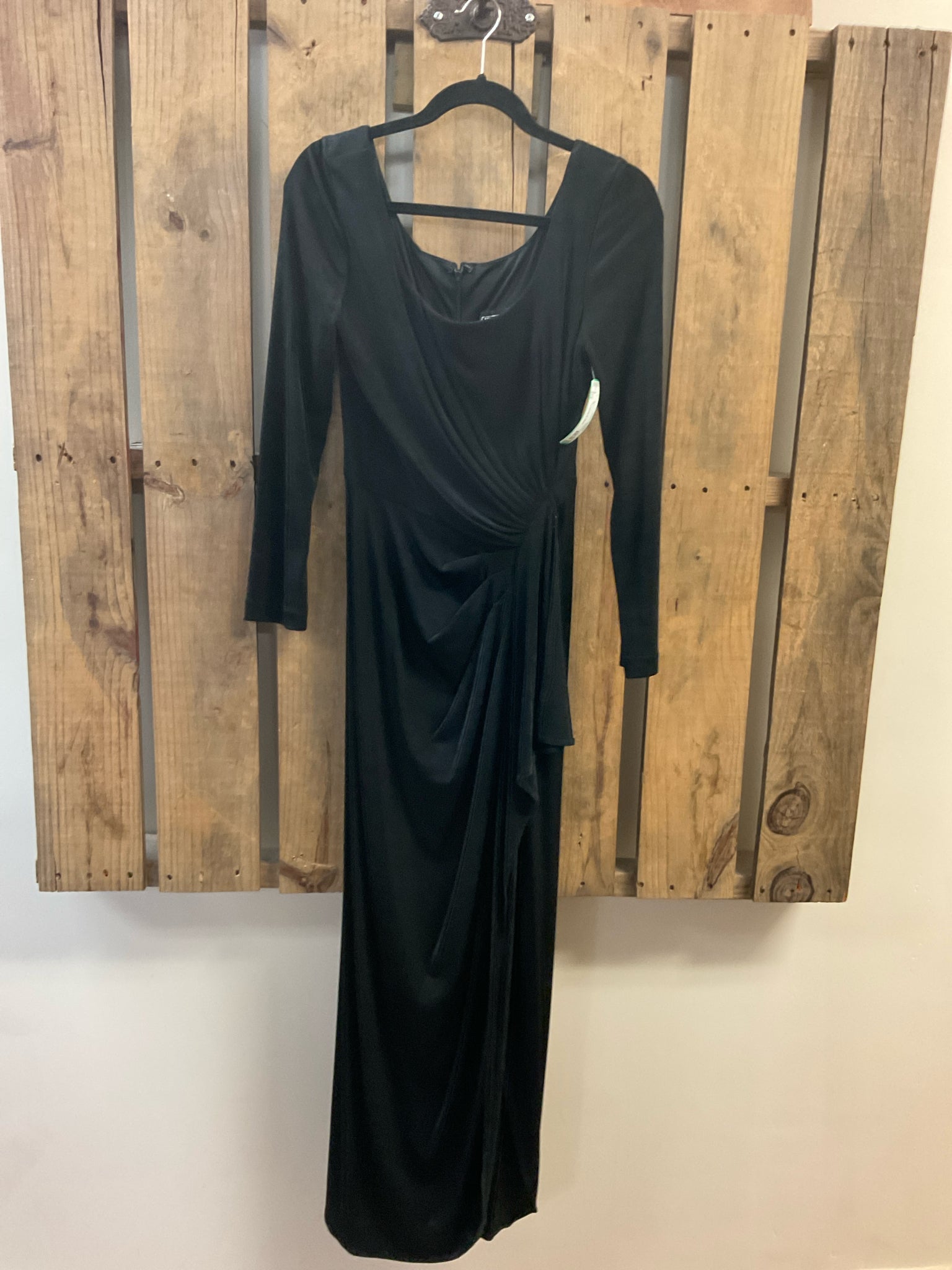 Size 8 JESSICA HOWARD Black Dress