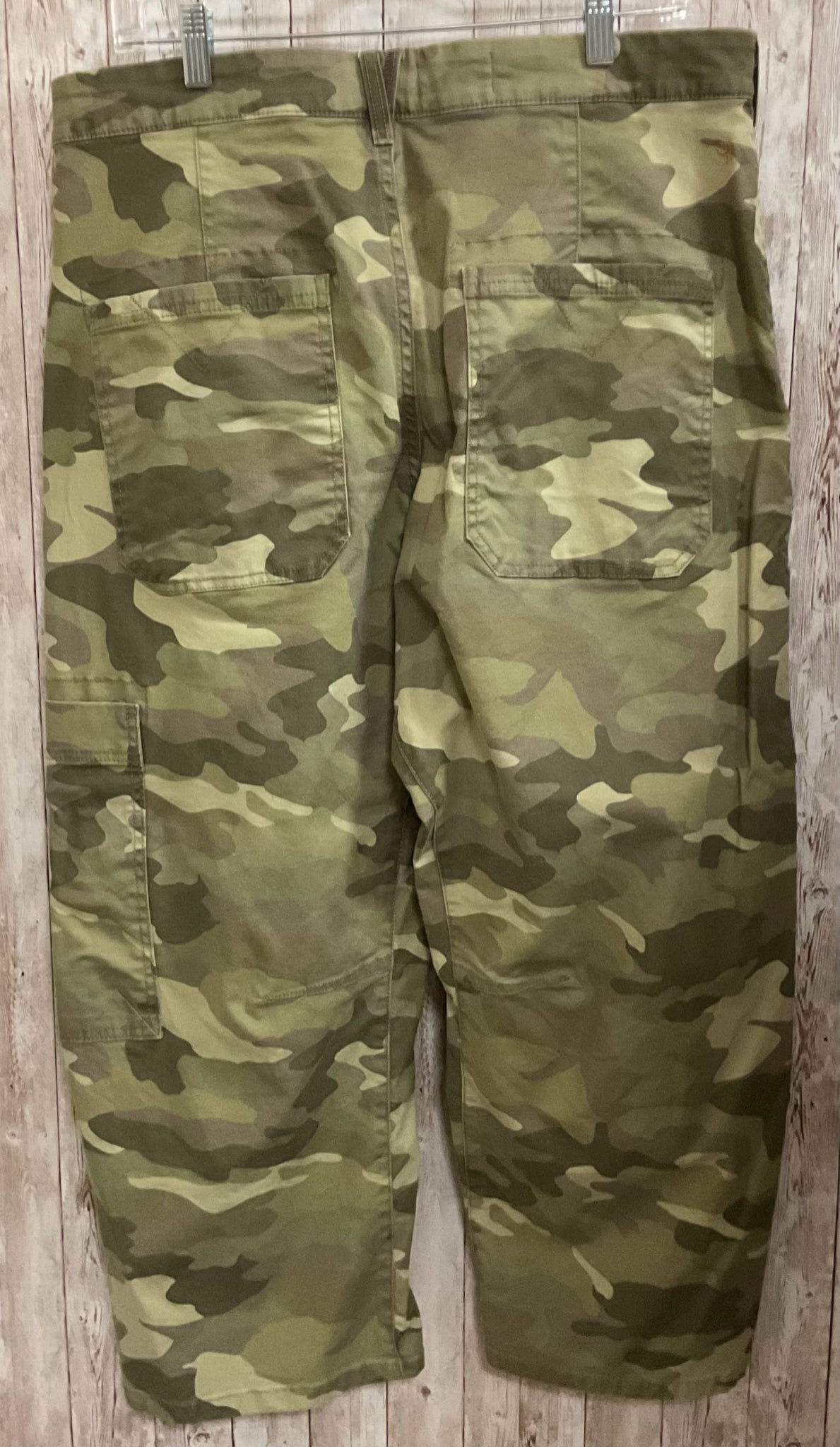 Size 14 PILCRO GREEN CAMO Pants
