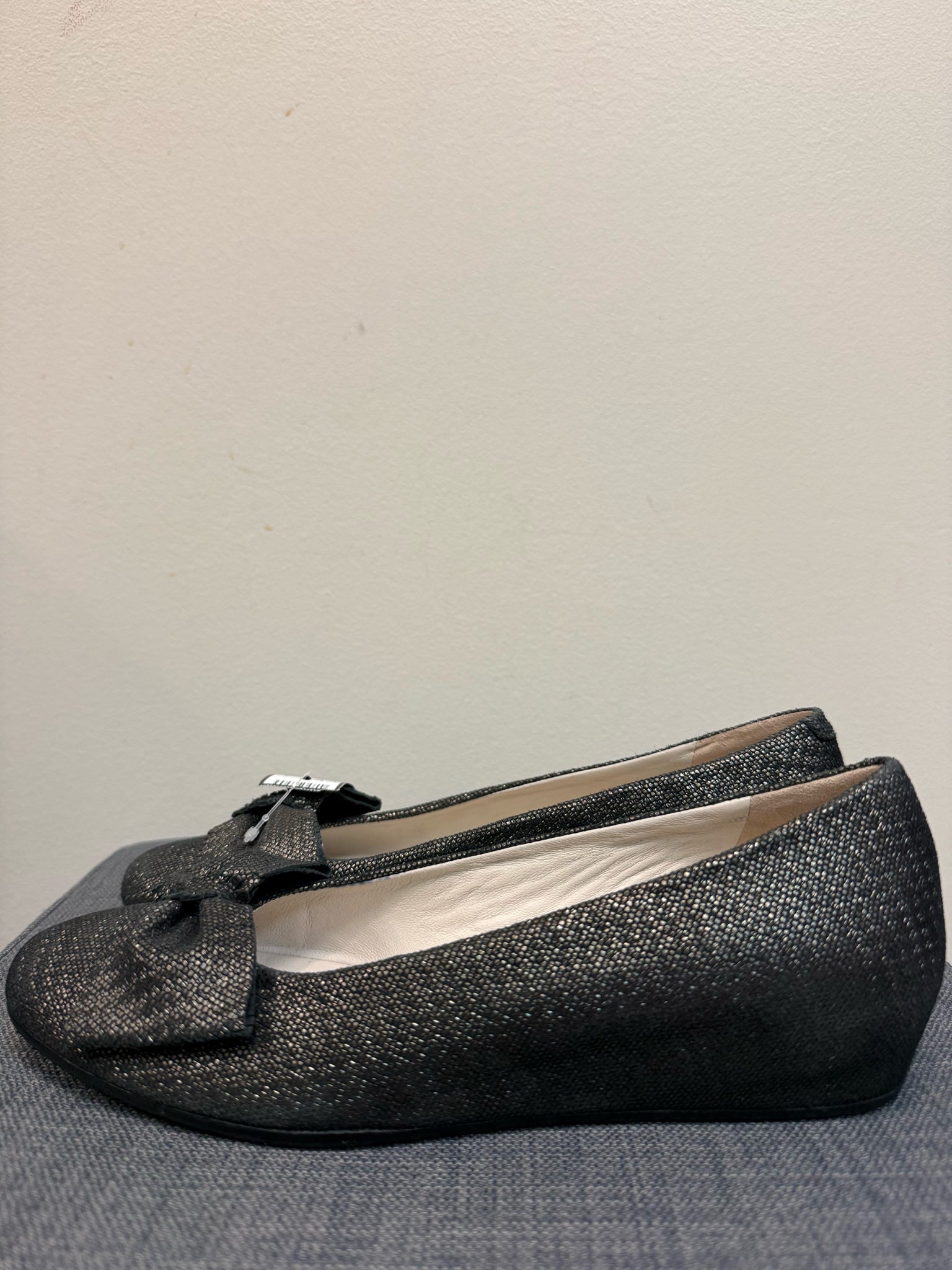 AMALFI 8 BLACK AND GOLD SHOES