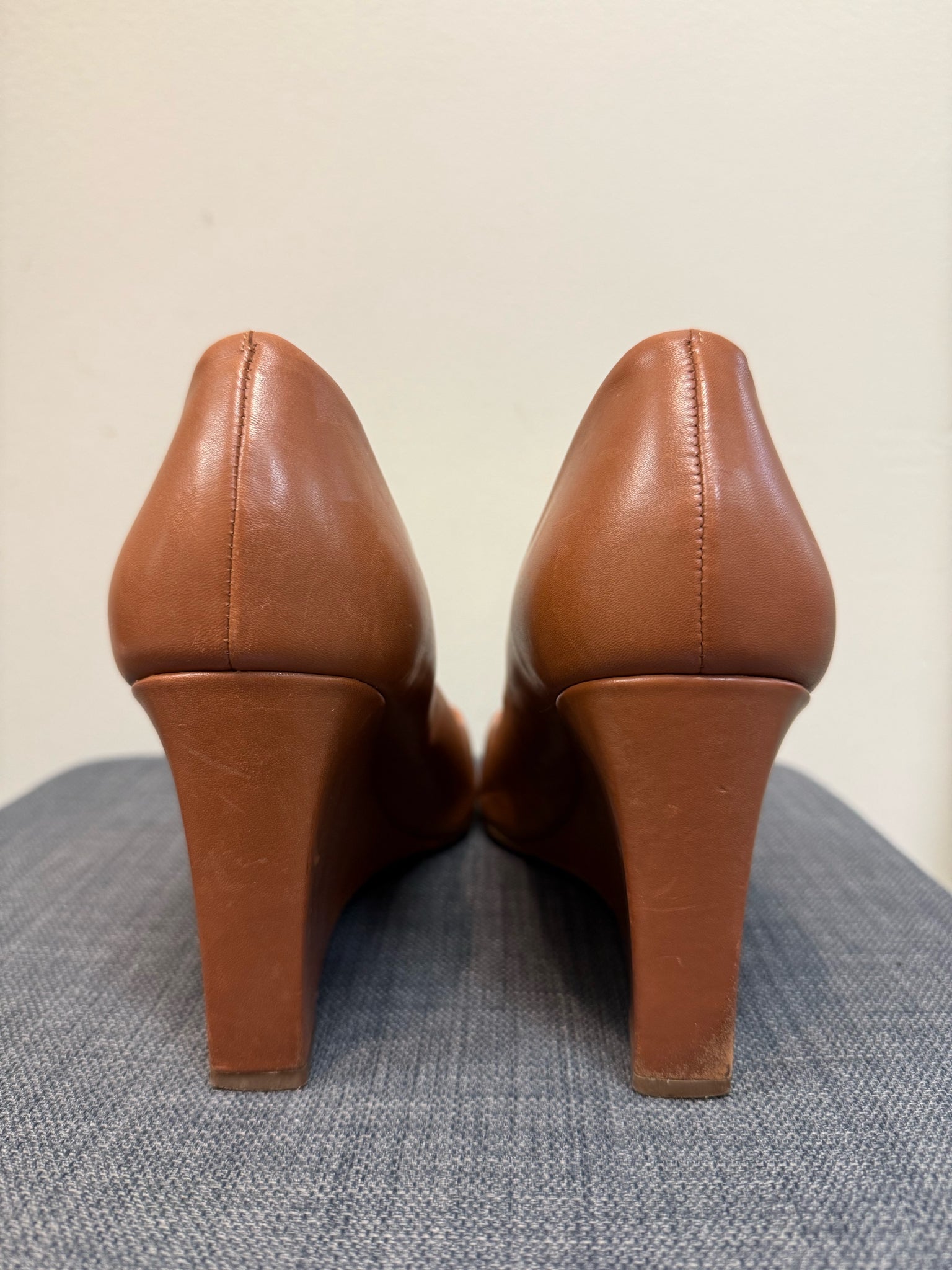 9.5 TORY BURCH Brown Wedges