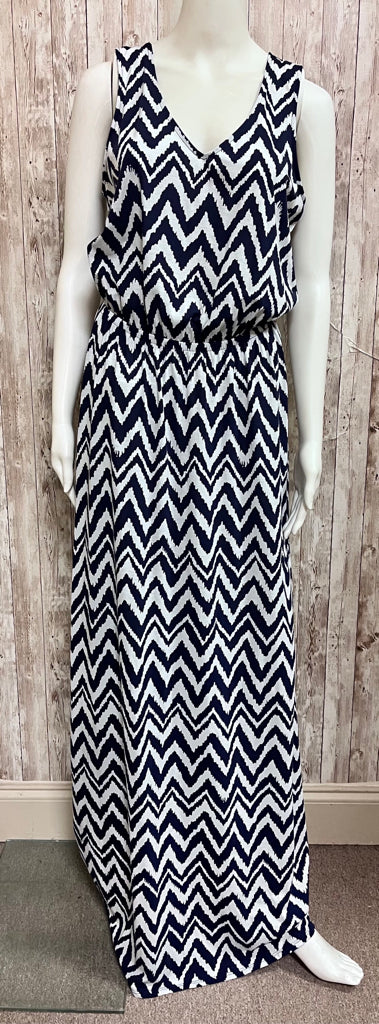 LILLY PULITZER Size M BLUE AND WHITE Dress