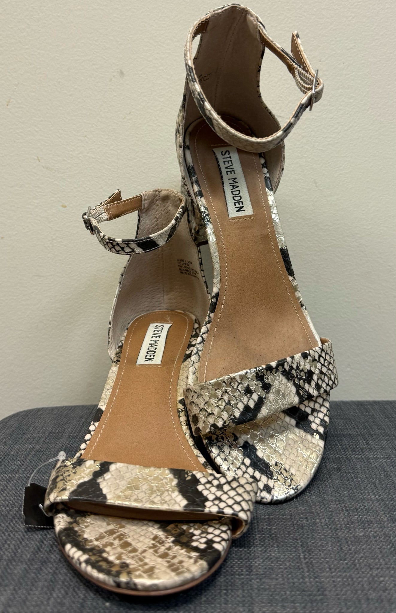 8.5 STEVE MADDEN SNAKE SHOES