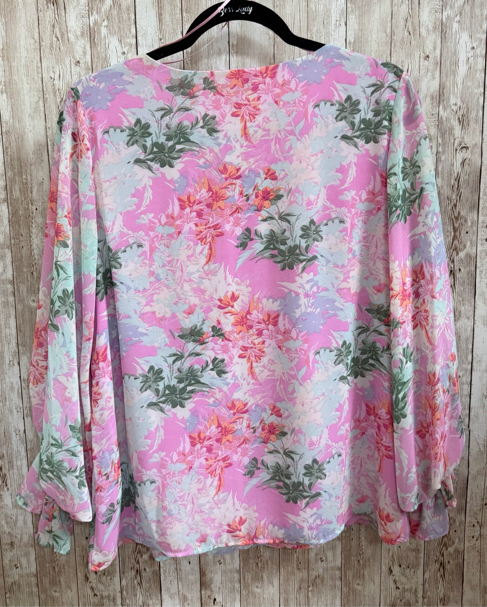 Size M VINCE CAMUTO PINK FLORAL Top