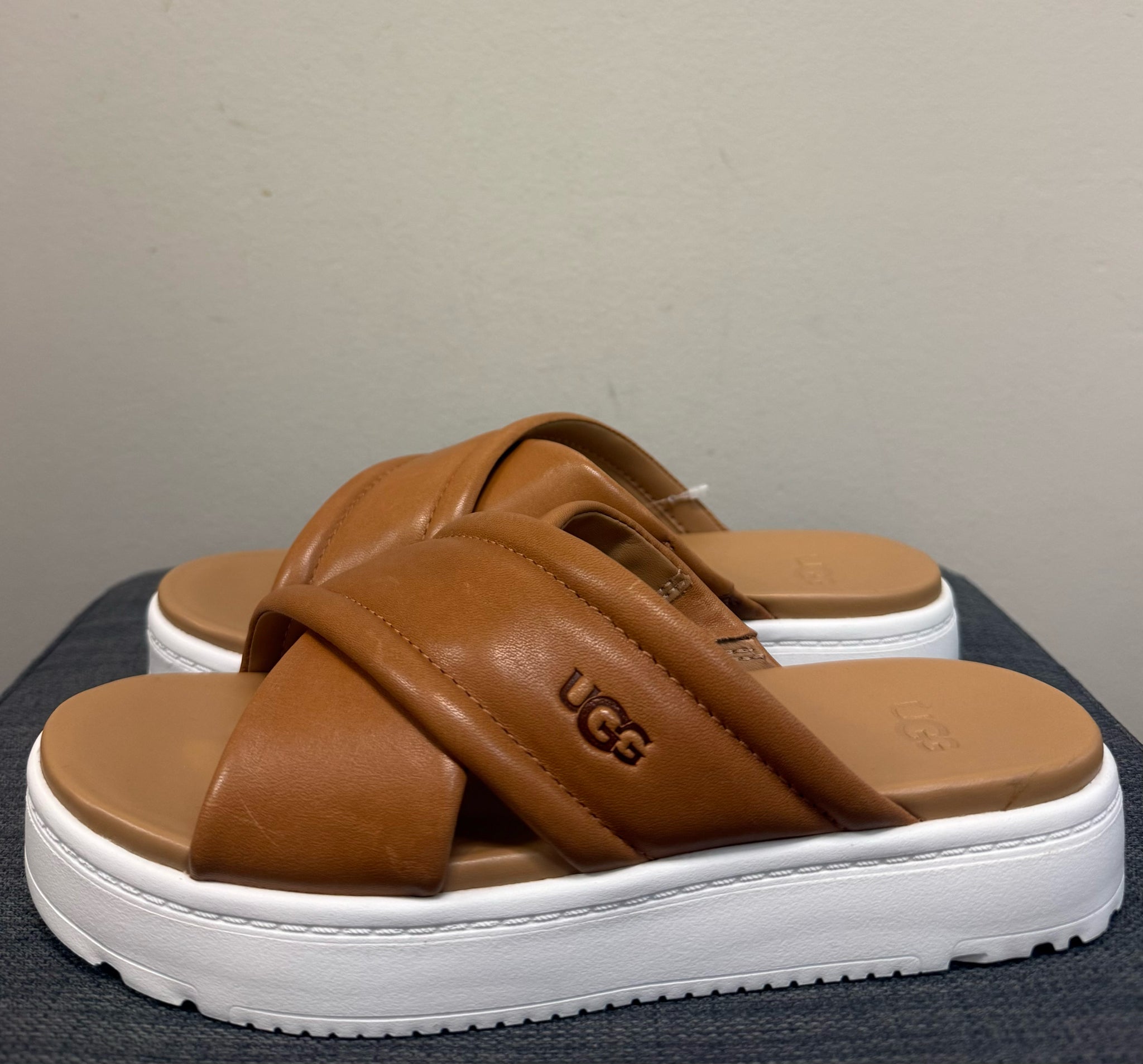 6 UGG COGNAC Sandals