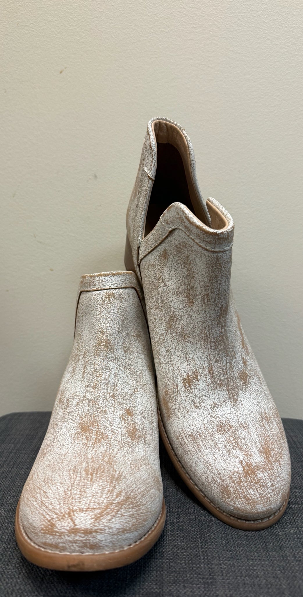 DIBA TRUE 11 WHITE AND TAN Boots