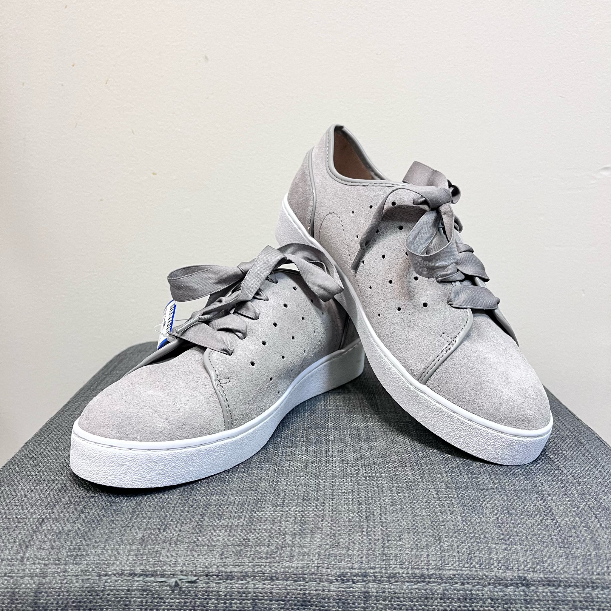 VIONIC 7 GRAY SUEDE SHOES