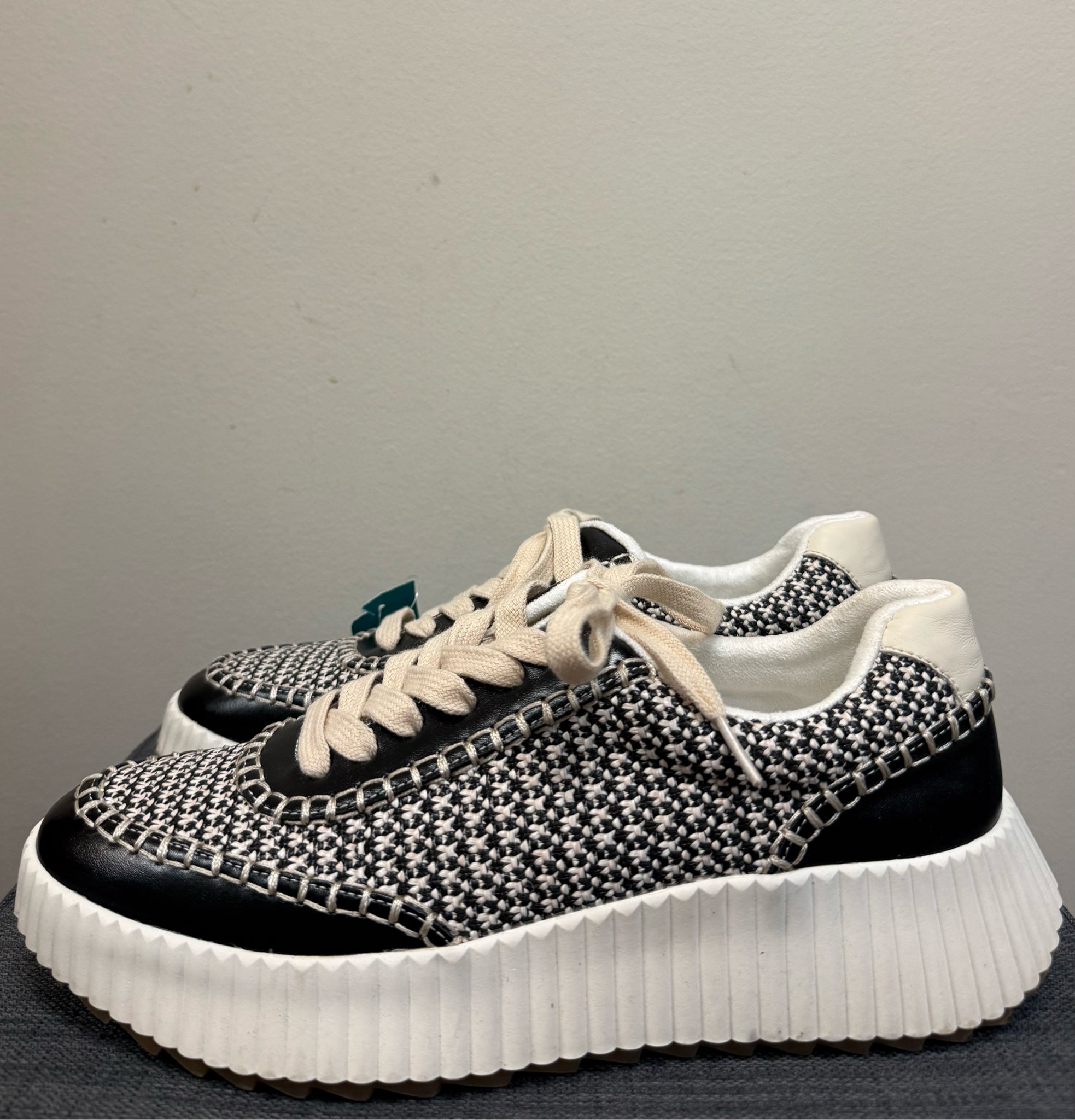 10 SHU SHOP BEIGE AND BLACK SHOES
