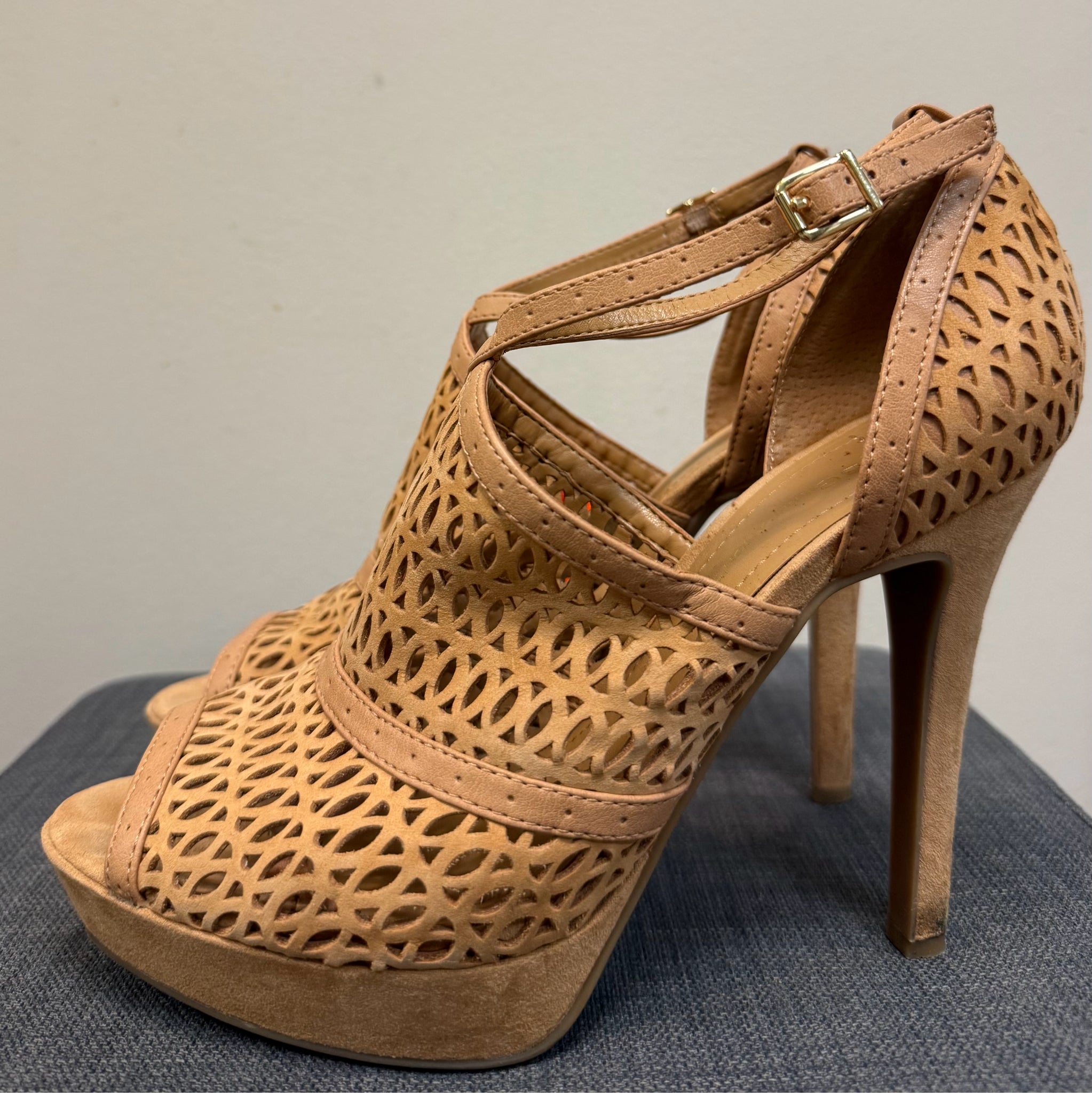 9.5 BCBG TOFFEE SHOES