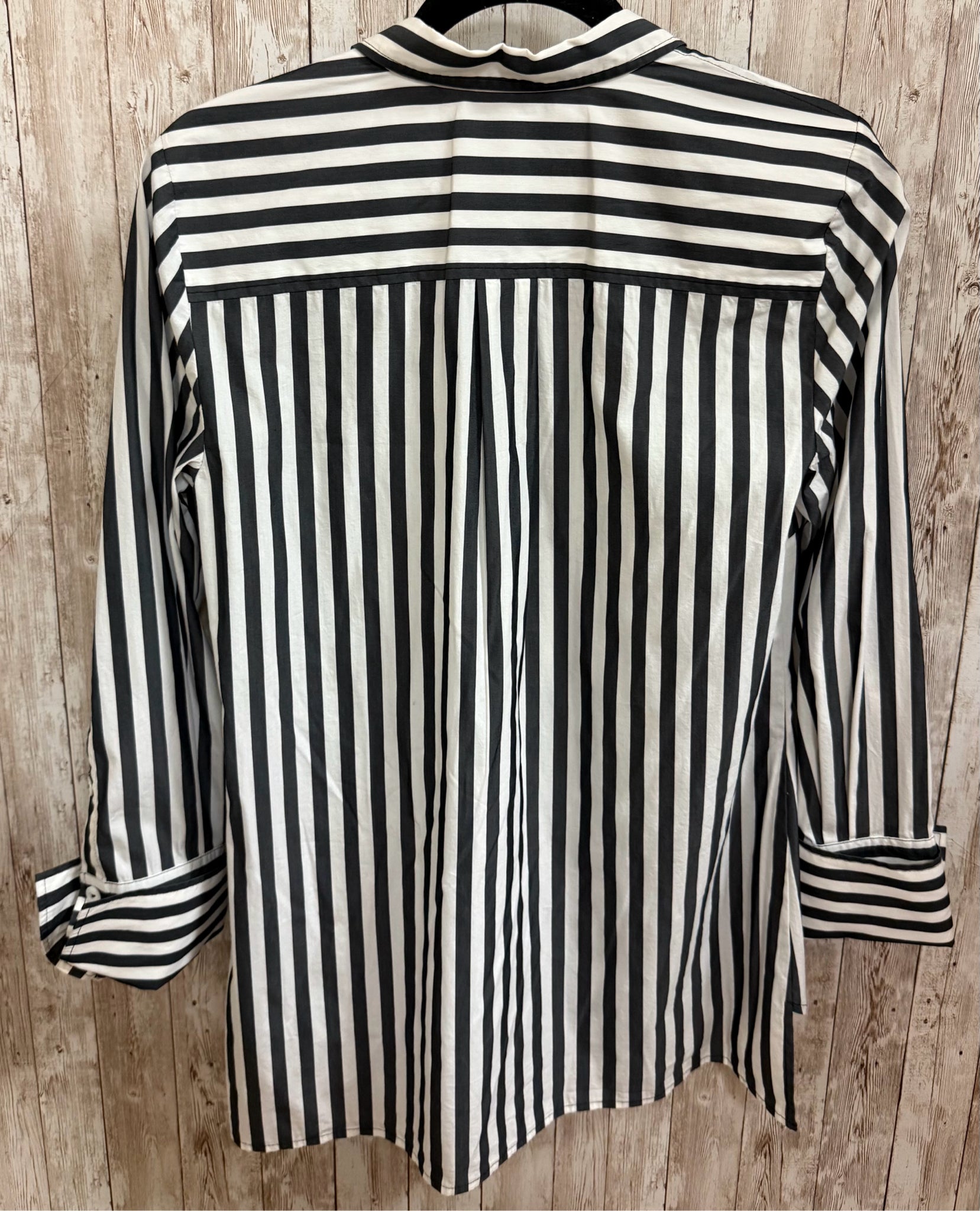 Size M TRINA TURK White and Black Top
