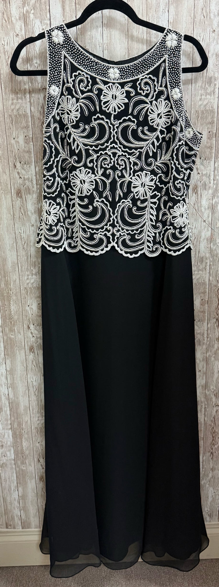 Size 10P JKARA BLACK AND WHITE Dress