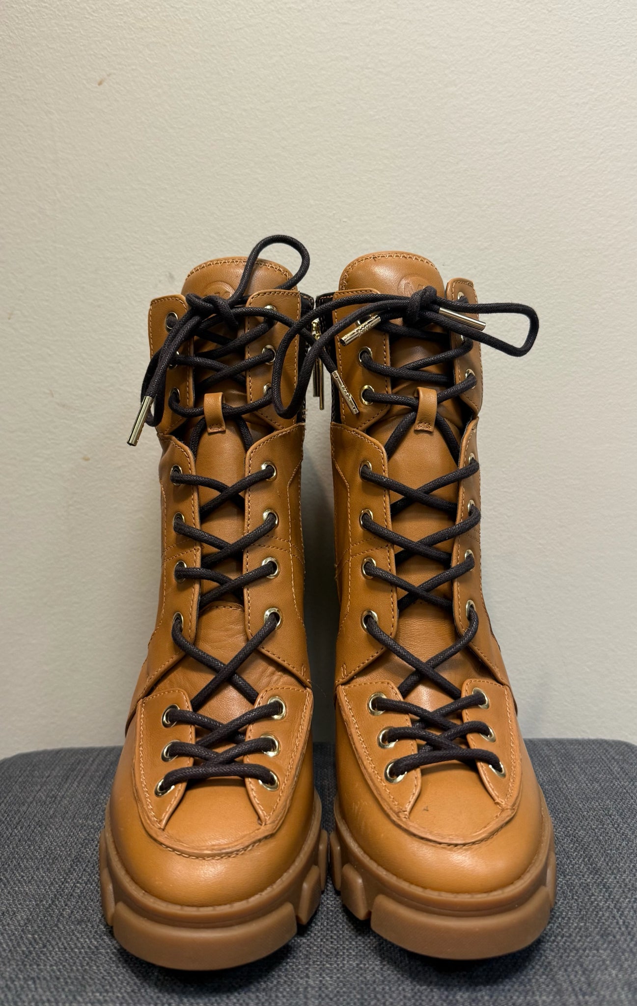 5.5 MICHAEL KORS LIGHT BROWN Boots