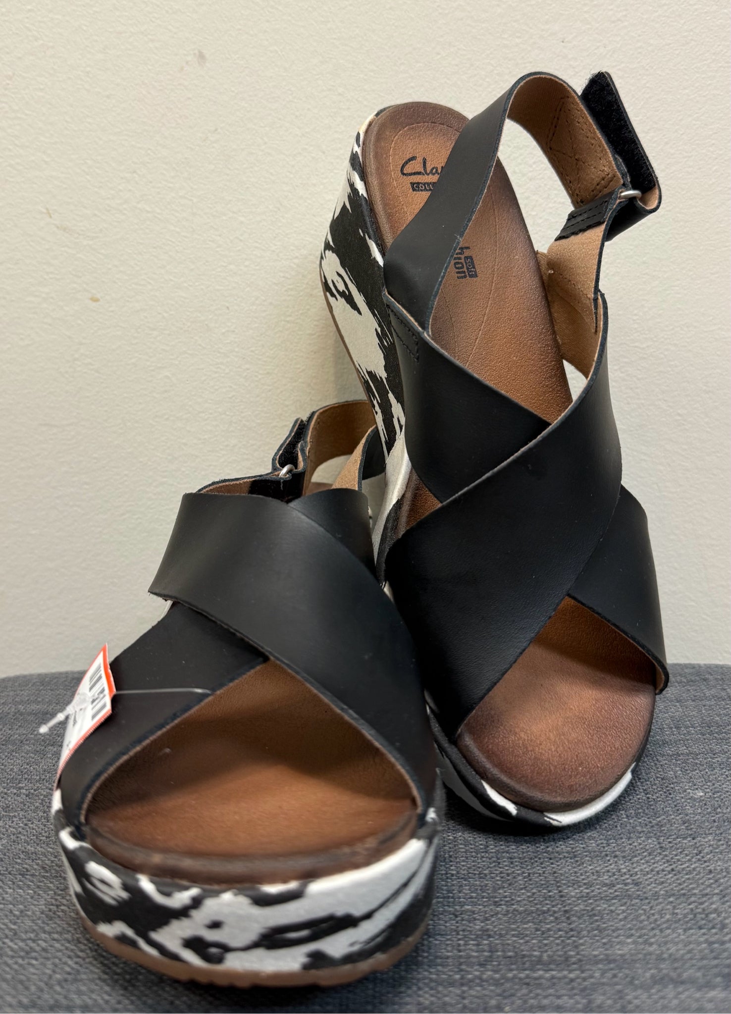 7.5 CLARKS BLACK AND WHITE Wedges