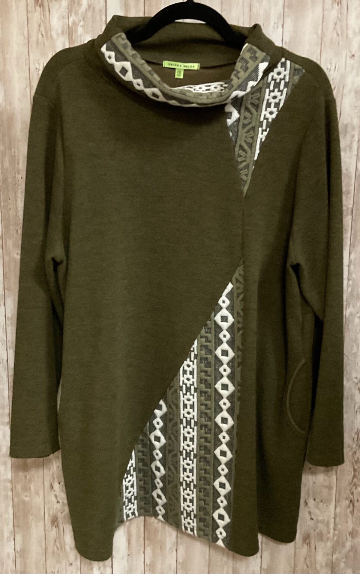 Size 1X TRISHA TYLER OLIVE AND WHITE Top