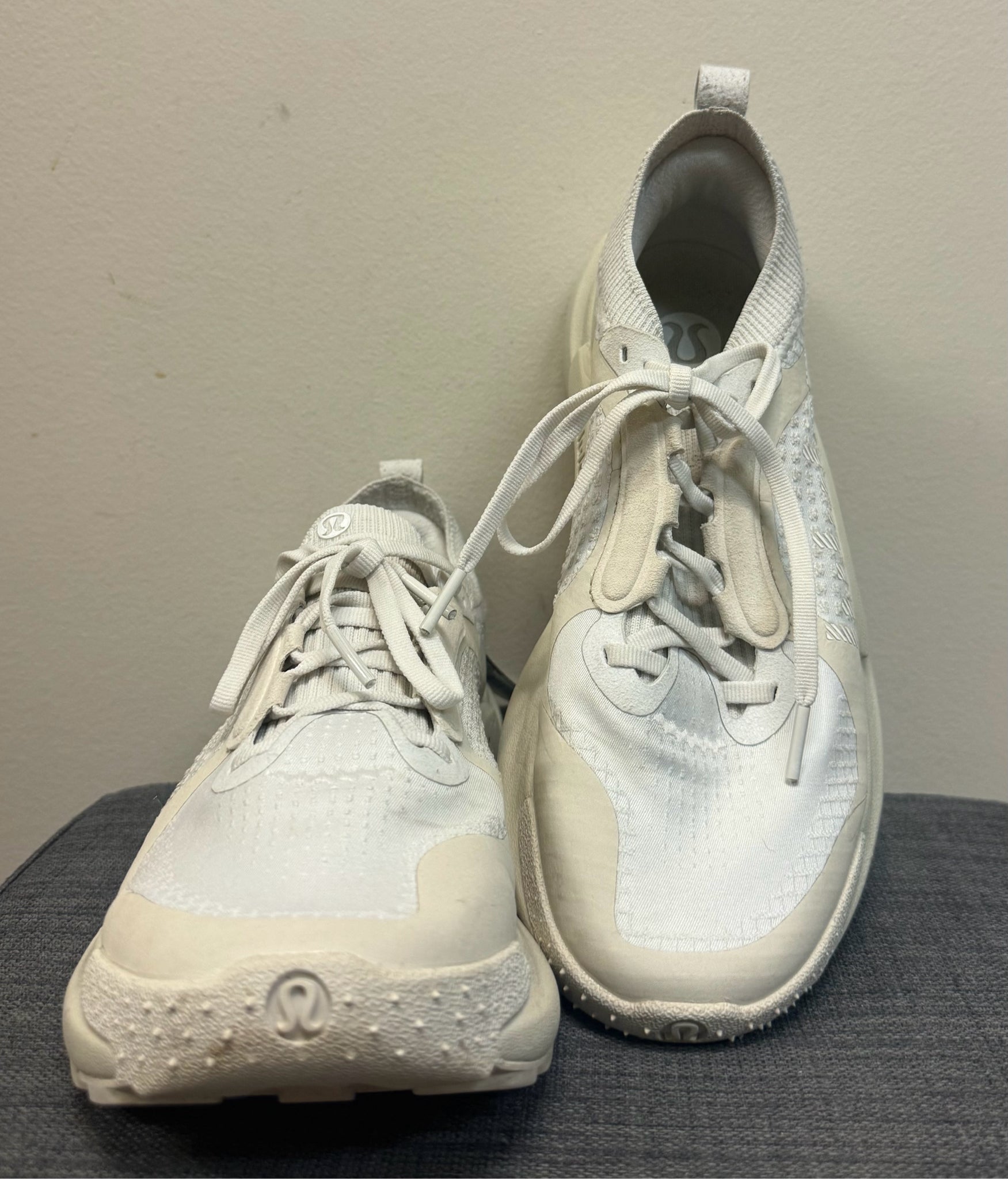 8 LULULEMON CREAM AND WHITE Sneakers