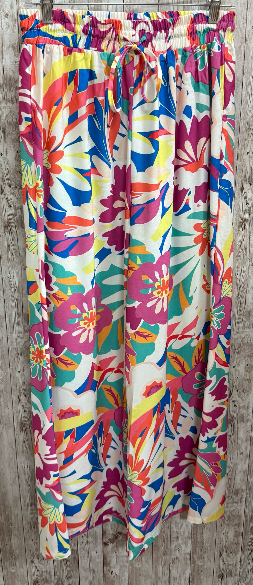 Size M VINCE CAMUTO WHITE AND PINK Pants