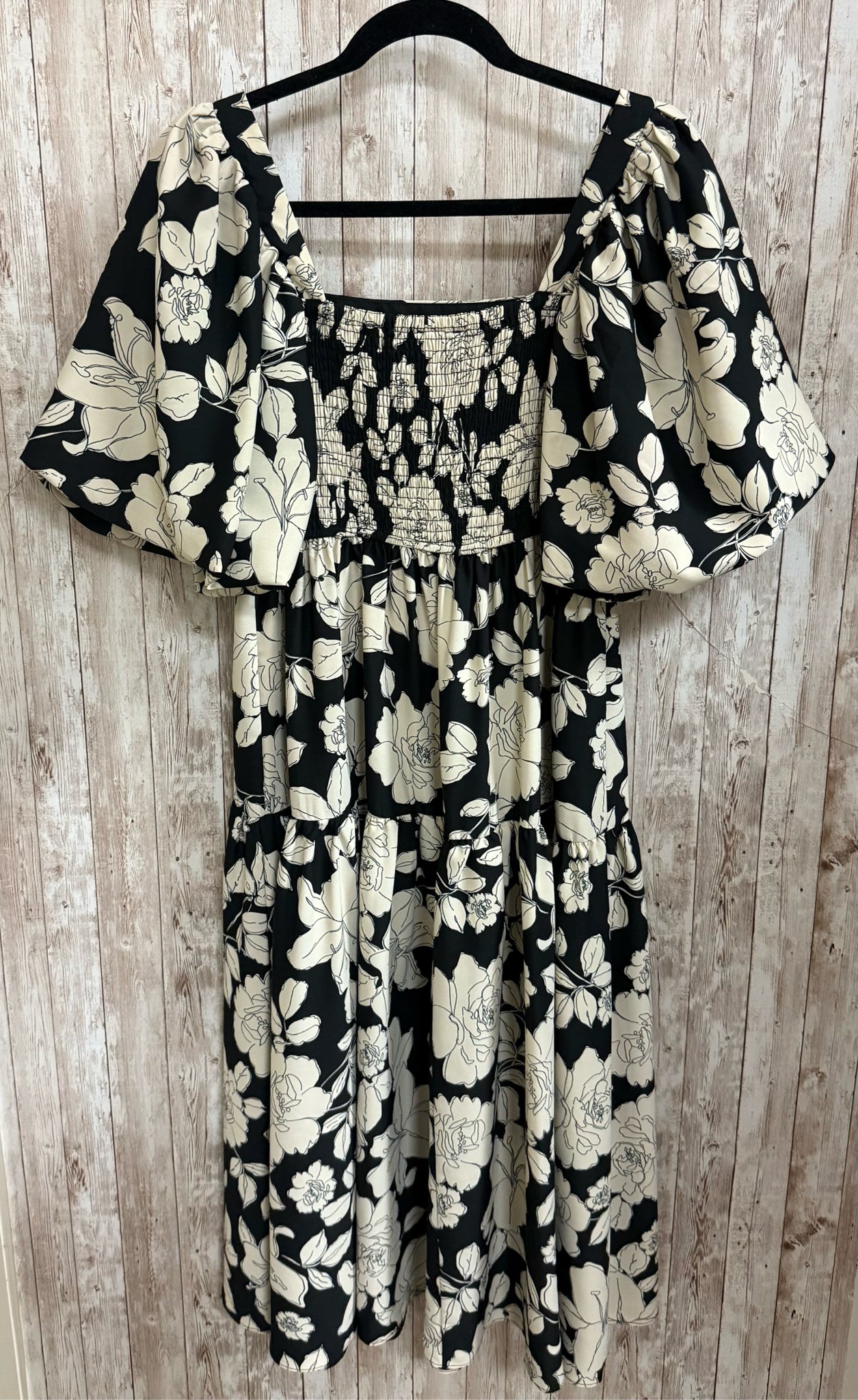 Size M ENTRO Black and Cream Dress