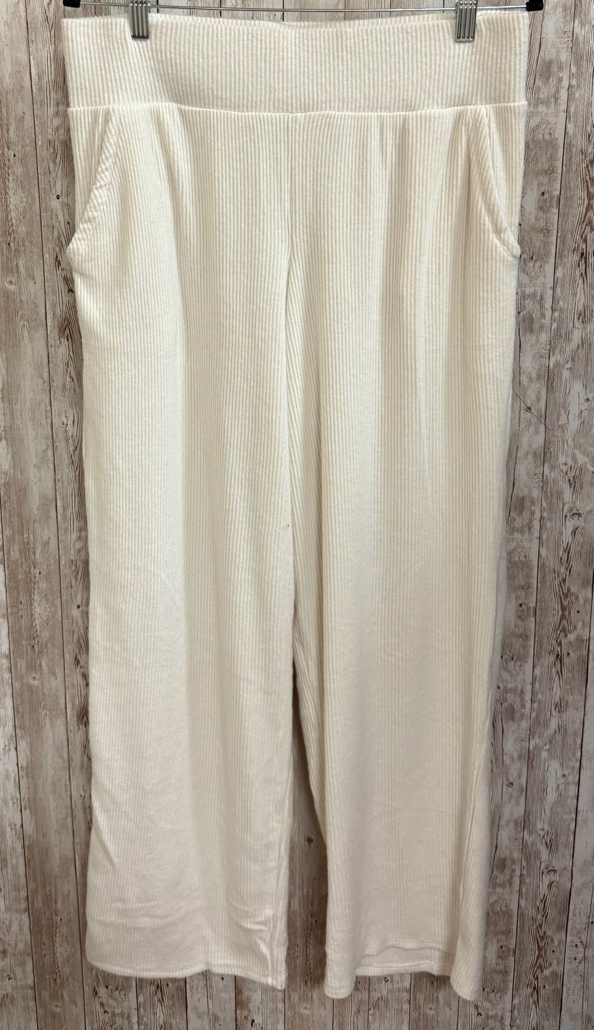 Size M KOOLABURRA Cream 2 PC PANT SET