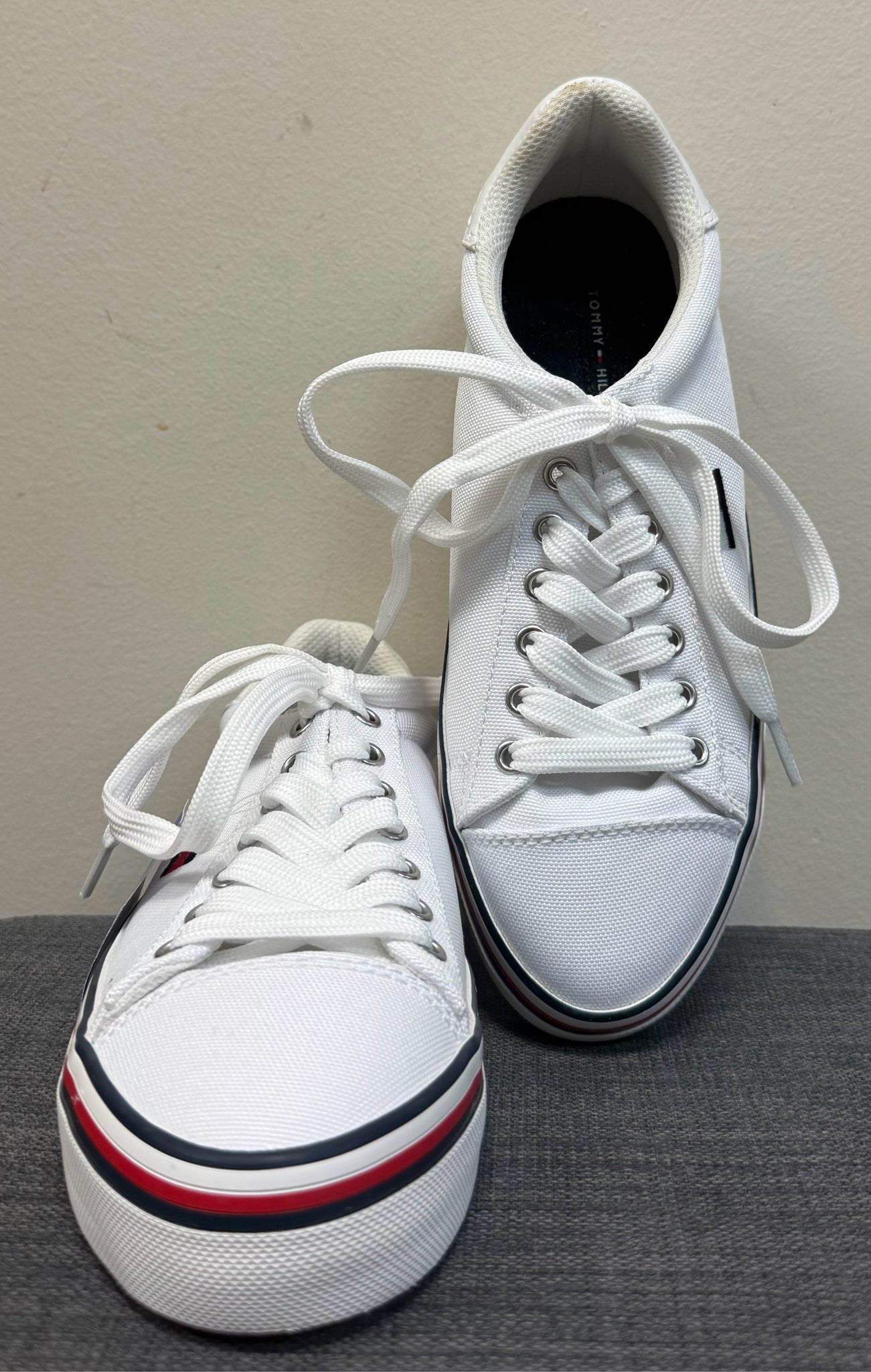 6 TOMMY HILFIGER White Sneakers