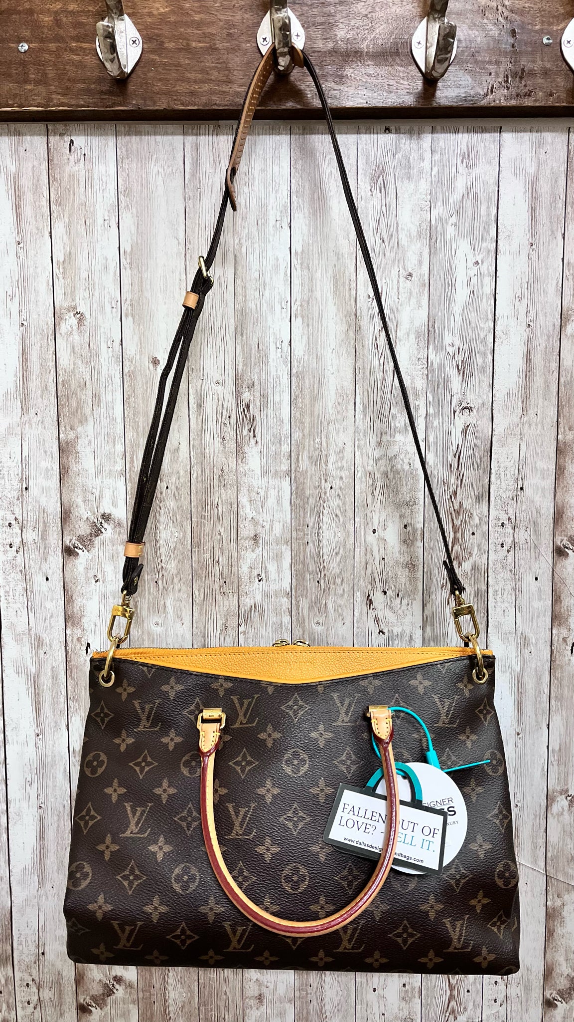 LOUIS VUITTON Tote