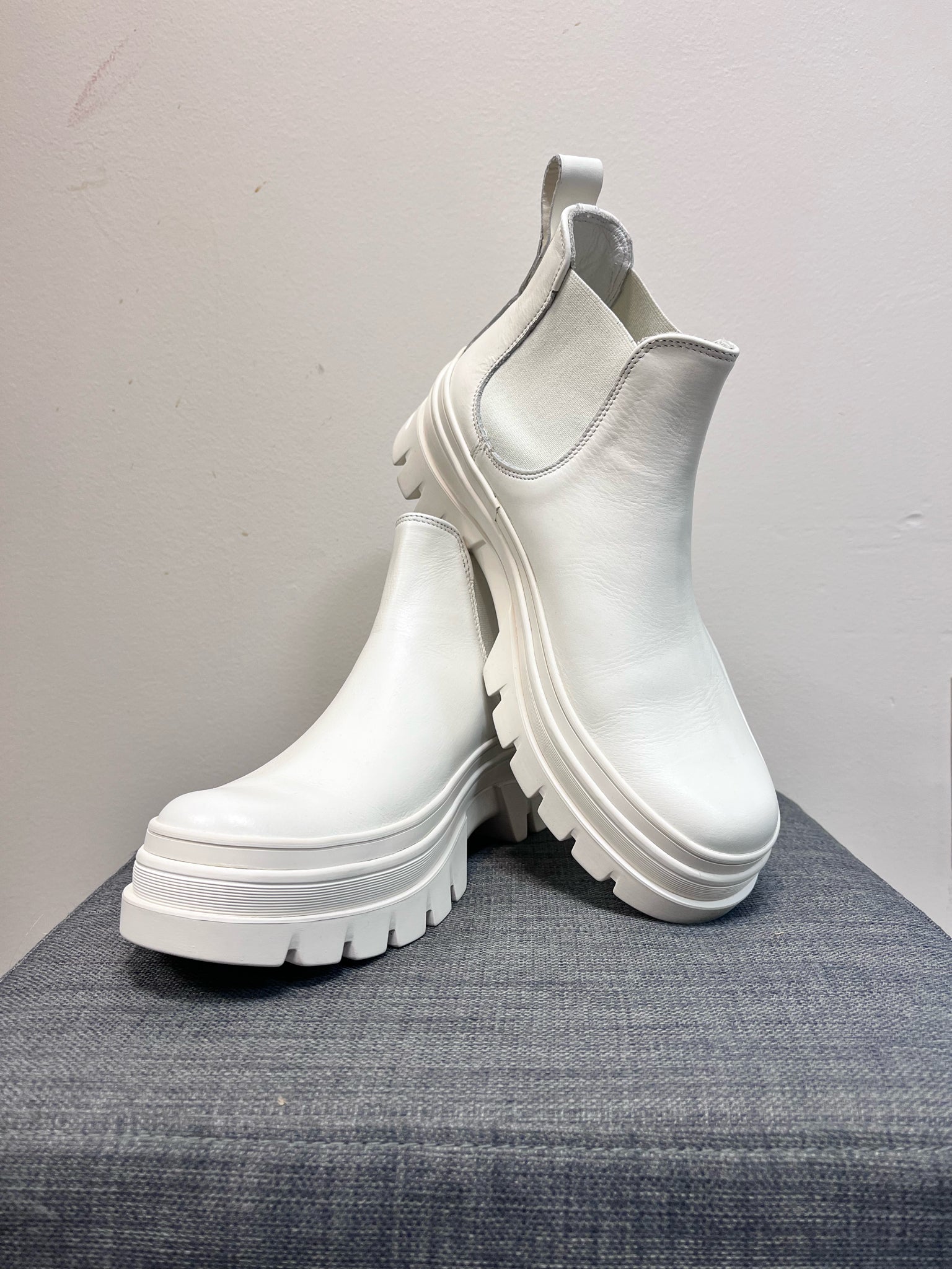 8.5 KOIO White Boots