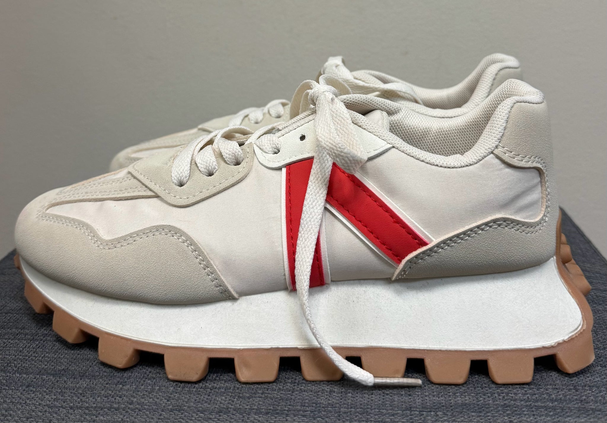 7 COZZY GIRL Beige SHOES