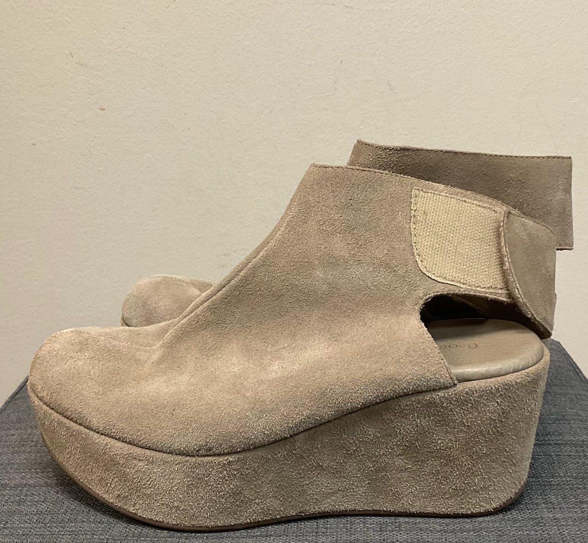 7 CHOCOLAT BLU TAN SUEDE SHOES