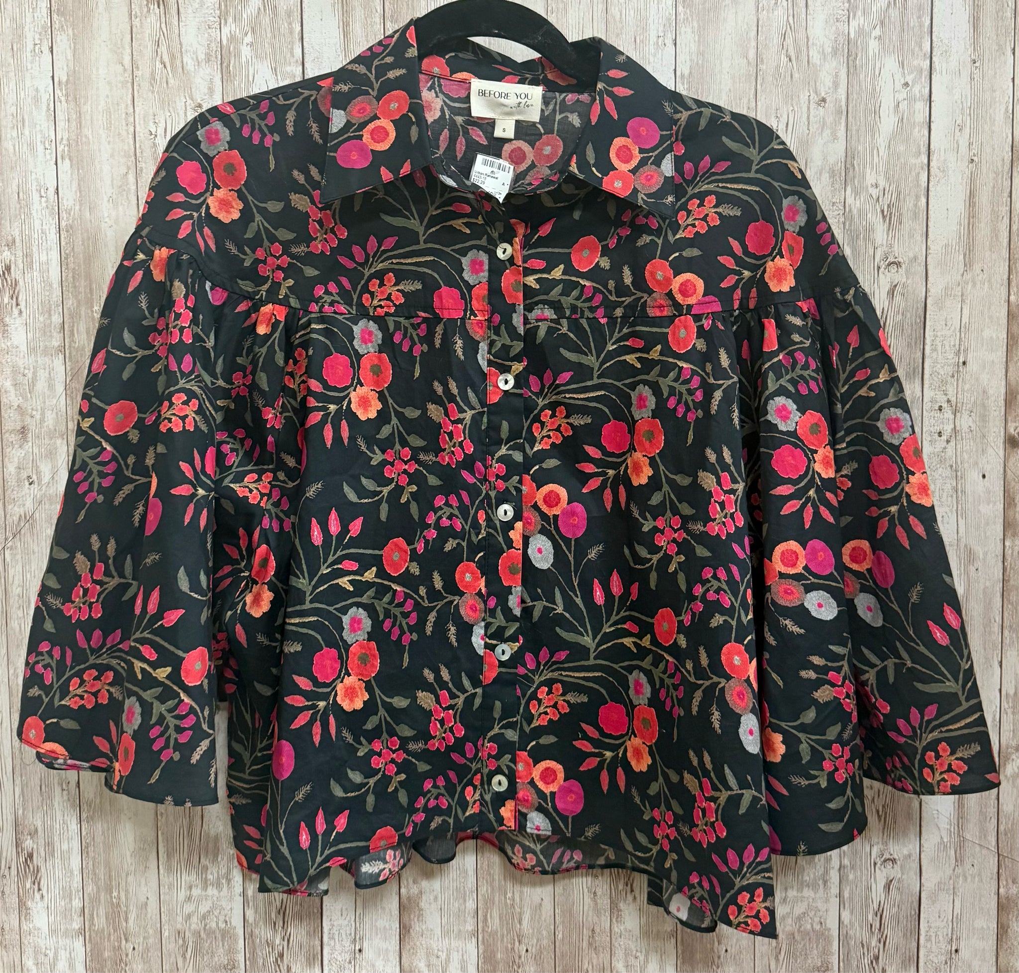 Size S BEFORE YOU BLACK AND RED FLORAL Top