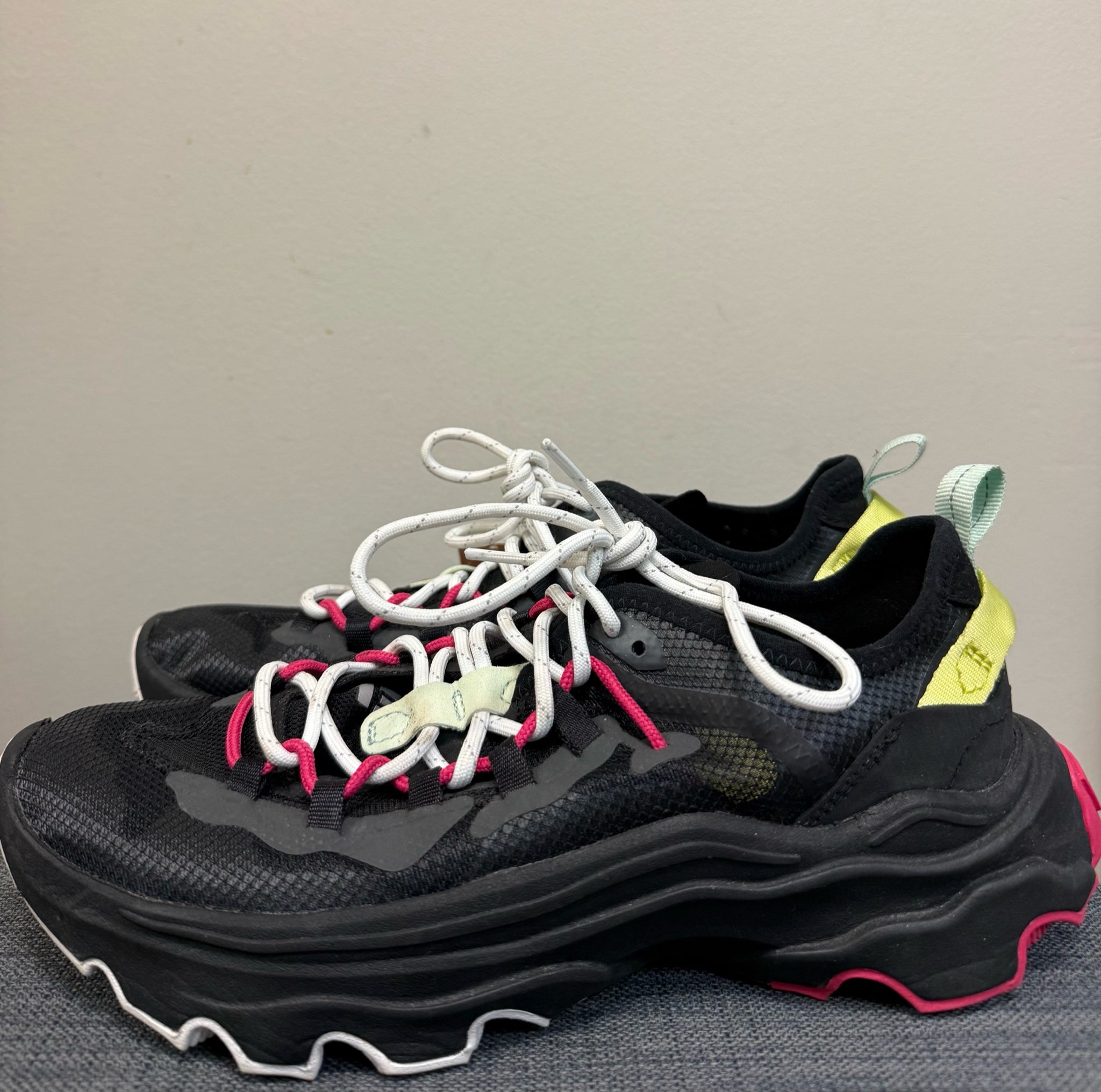 9 SOREL black and pink Sneakers