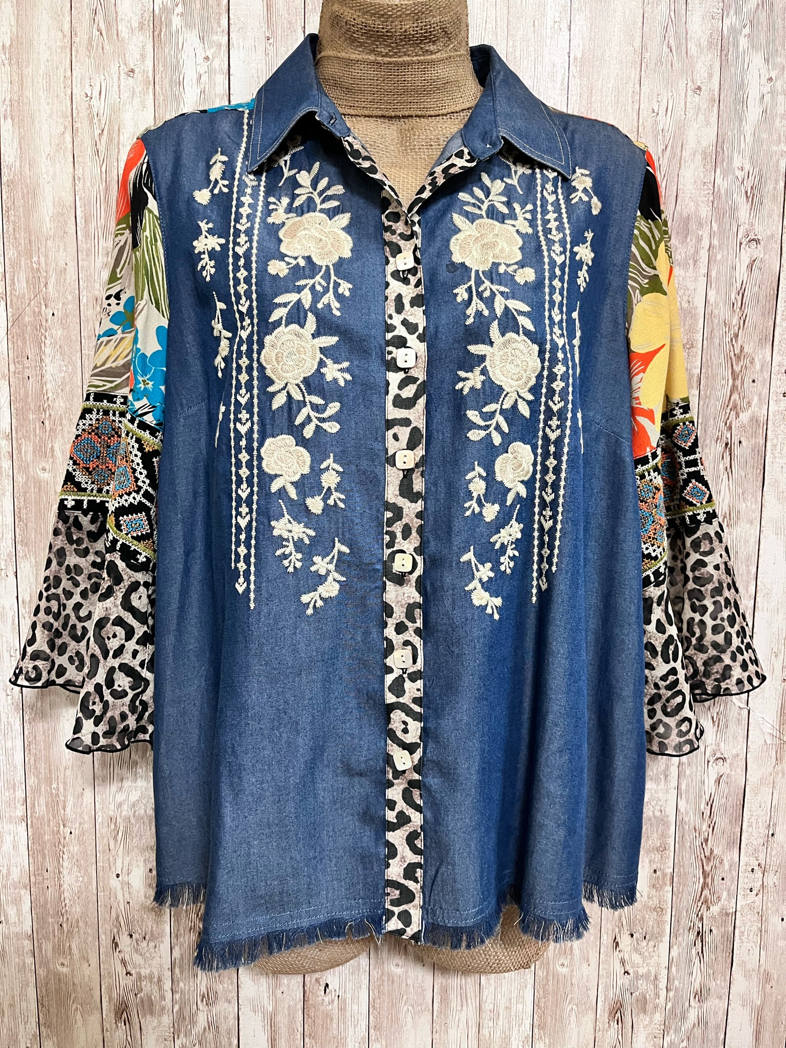 JOHN MARK Size M DENIM PRINT Top