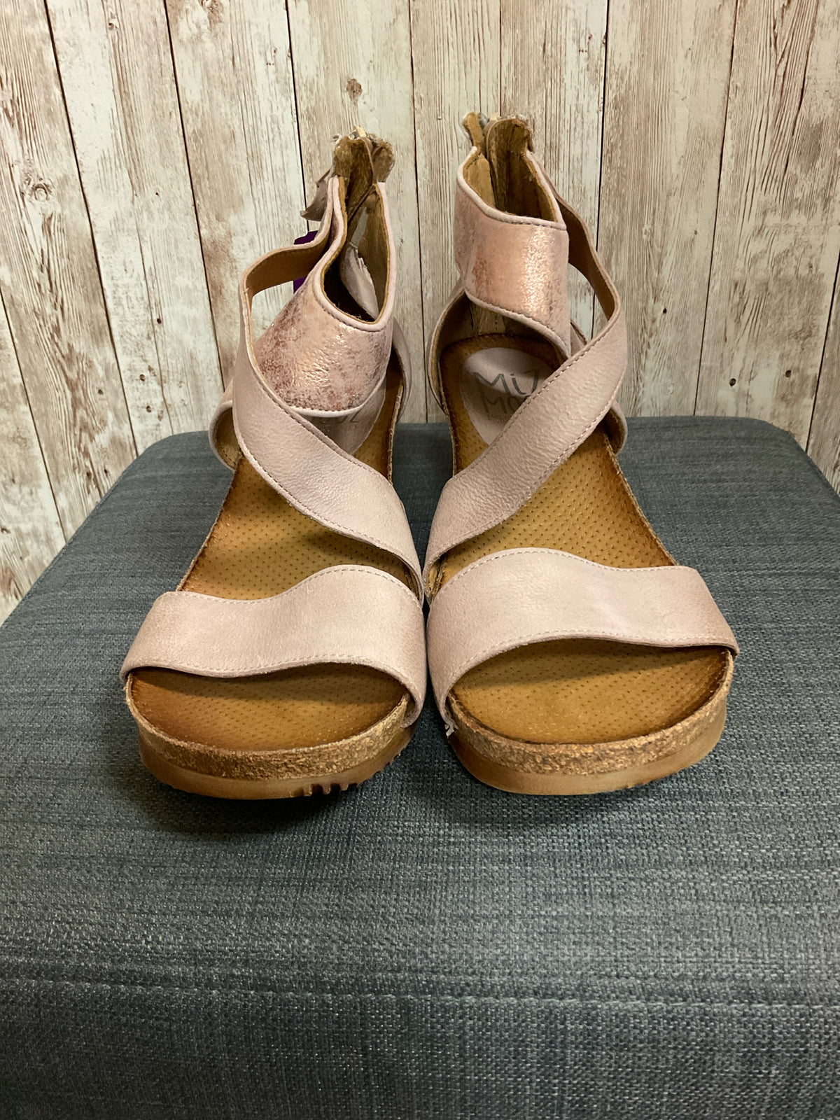 8.5 MIZ MOOZ PEARL SHOES