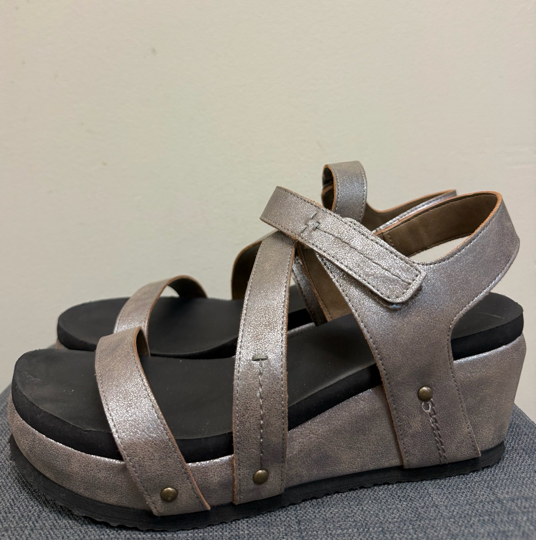 10 HOKUS POKUS Silver Sandals