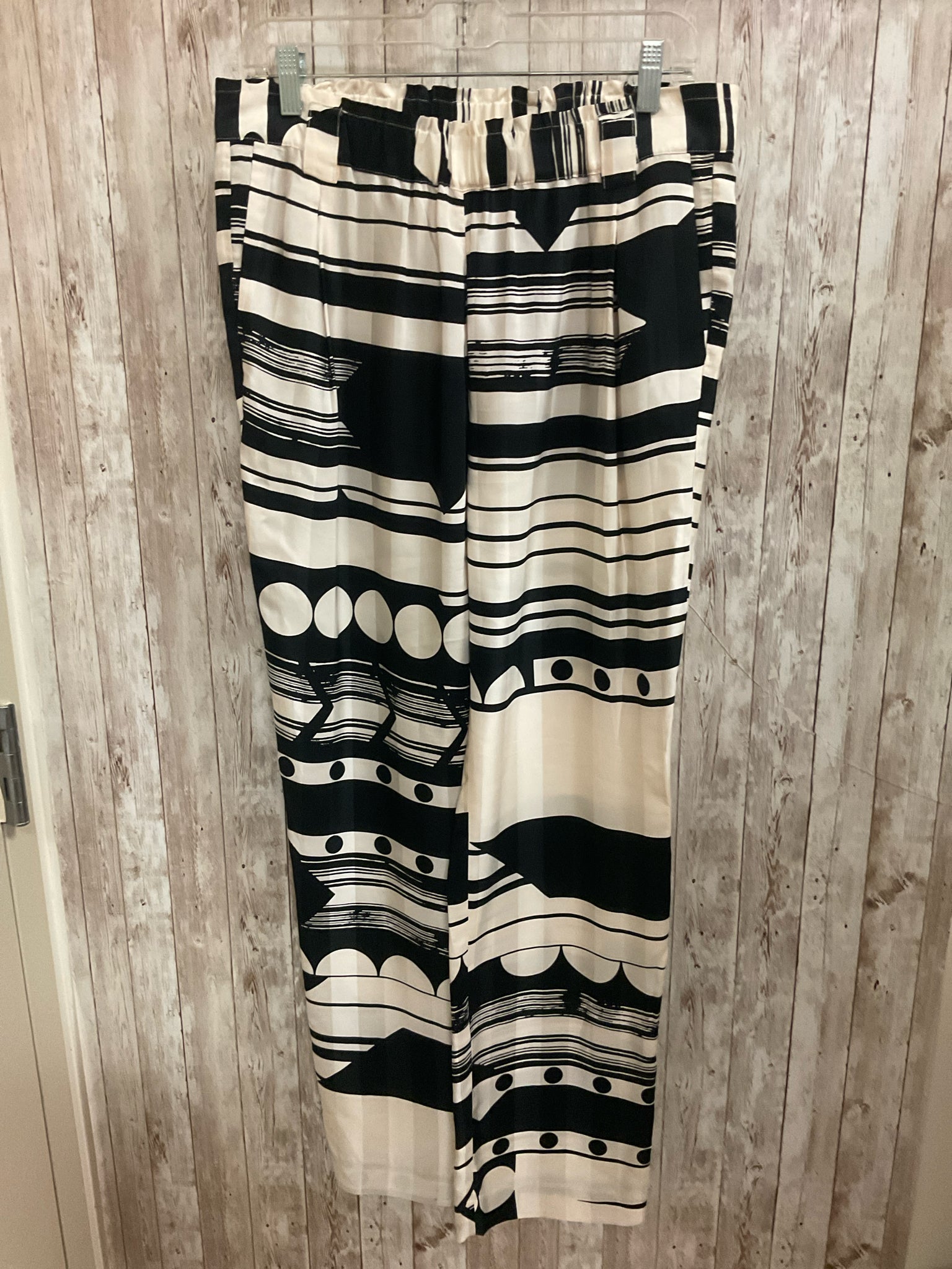 Size S CHICO'S BLACK AND BEIGE PRINT Pants
