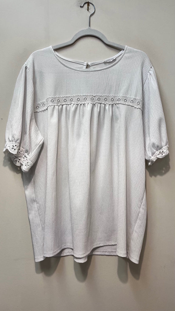 Size 2X CHICSOUL White Top